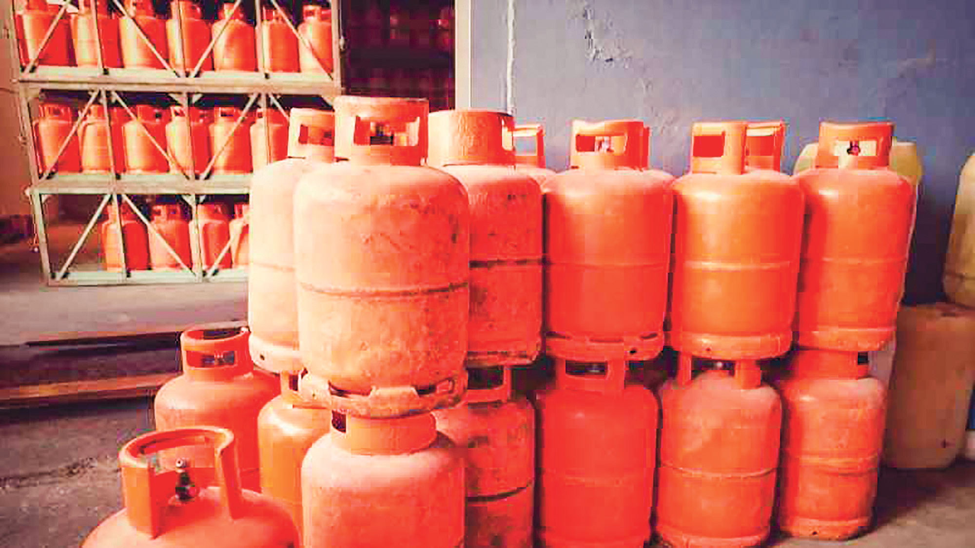 LPG price jumps 400 taka in a day in Agailjhara