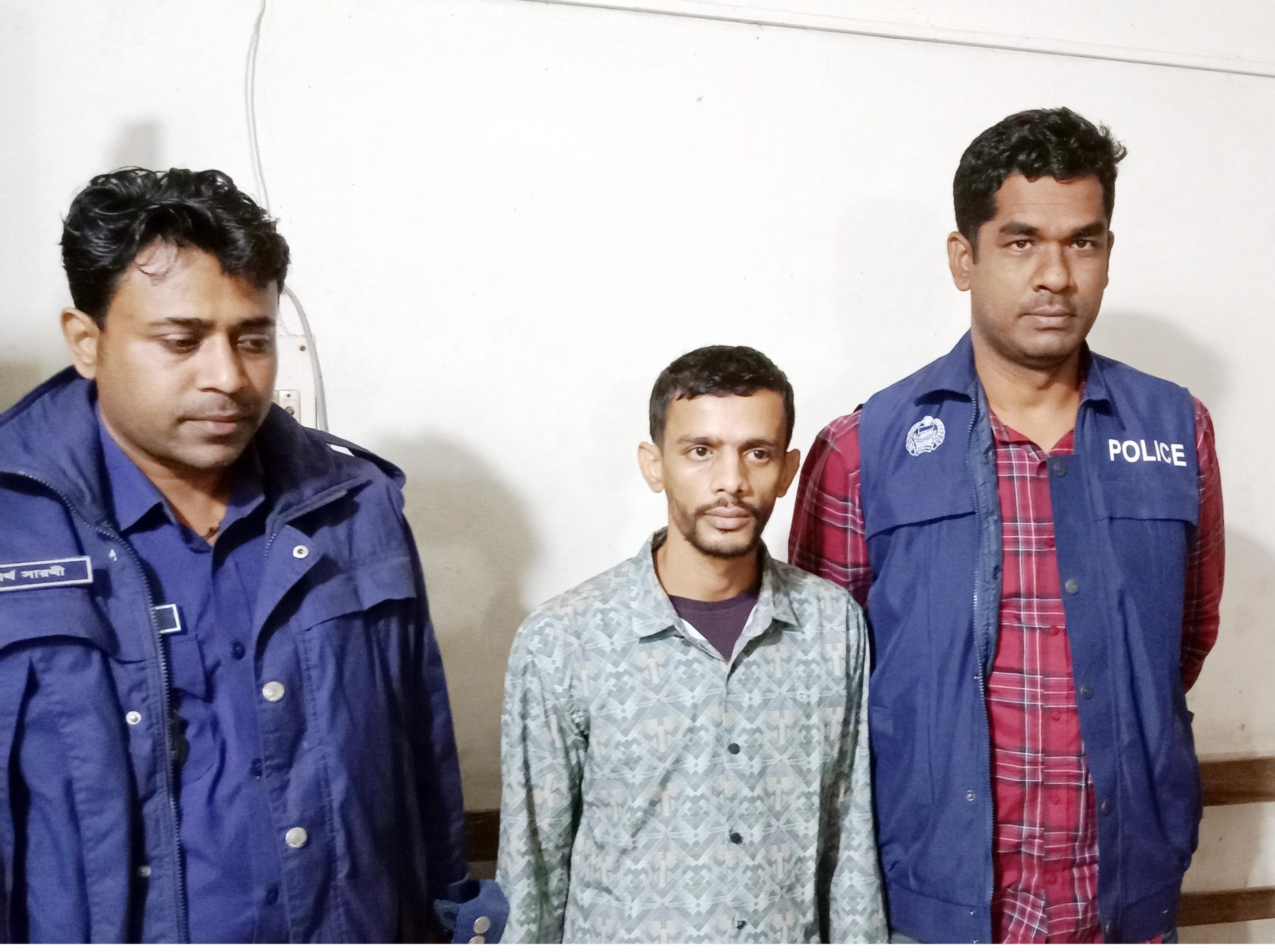কাঁঠালিয়ায় ১৪ বছরের সাঁজাপ্রাপ্ত পলাতক আসামি গ্রেফতার