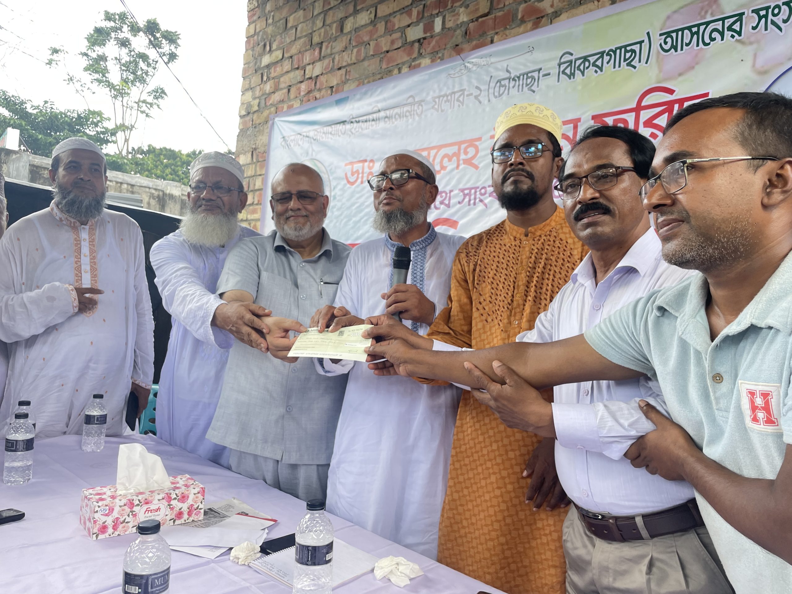 Jamaat candidate donates 200,000 taka to Chougachha Press Club