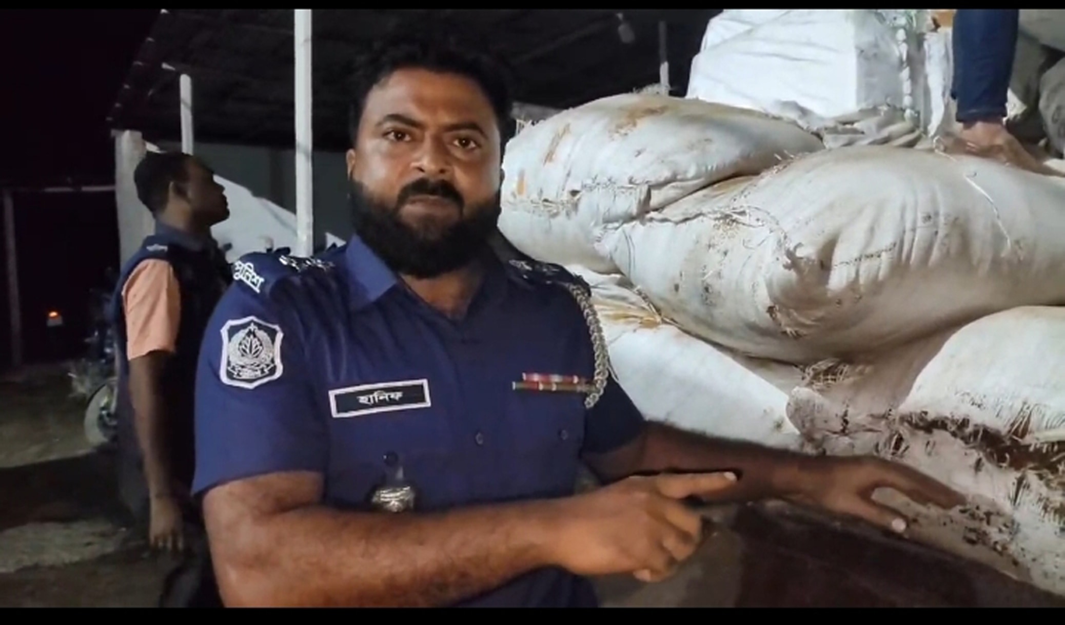 নেত্রকোনায় ঘুষ নিয়ে এসআই ও চোরাকারবারির দর-কষাকষির অডিও ভাইরাল