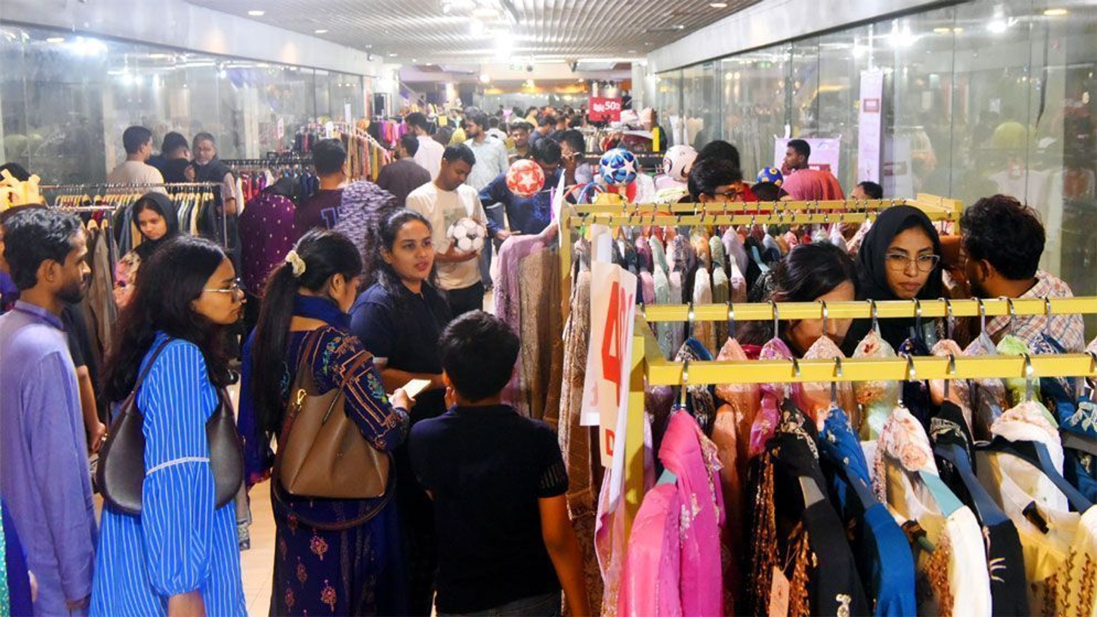 Bangladesh extends shop hours to 10 p.m. through Eid ul-Adha