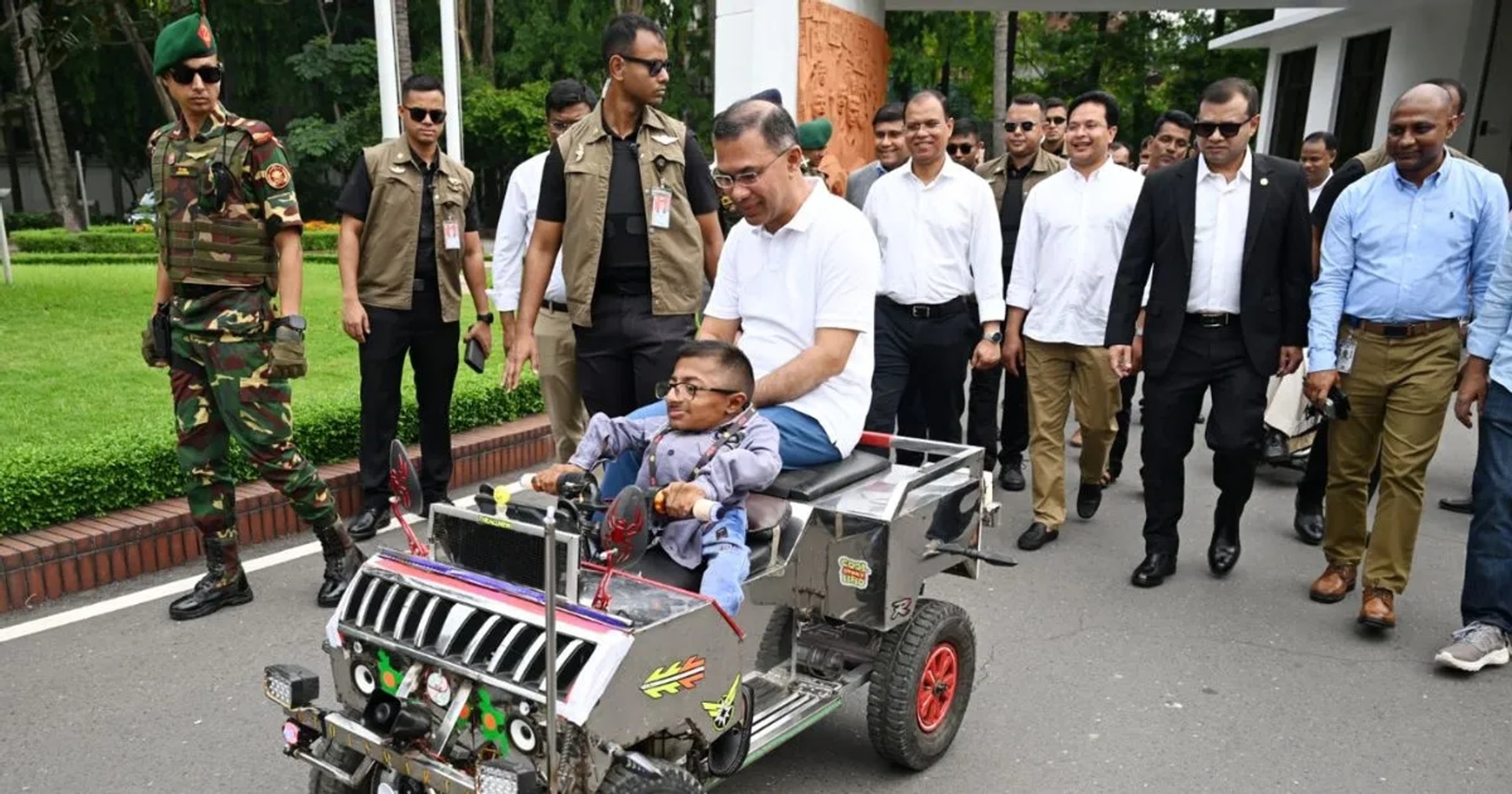 Prime minister rides in smart car built by disabled college student
