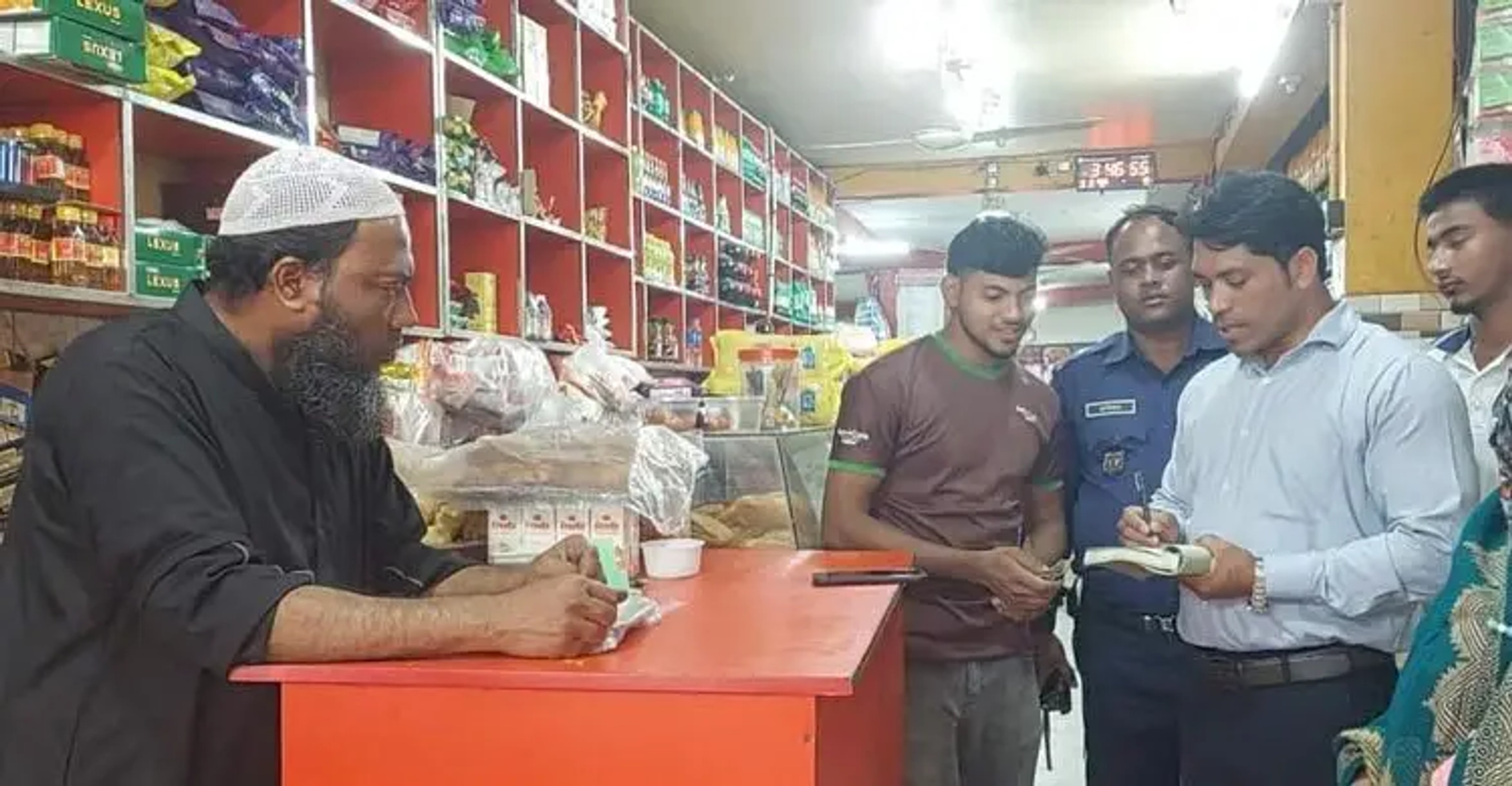 Hotel owner fined Tk 50,000 in Lakshmipur for cooking with reused beef fat