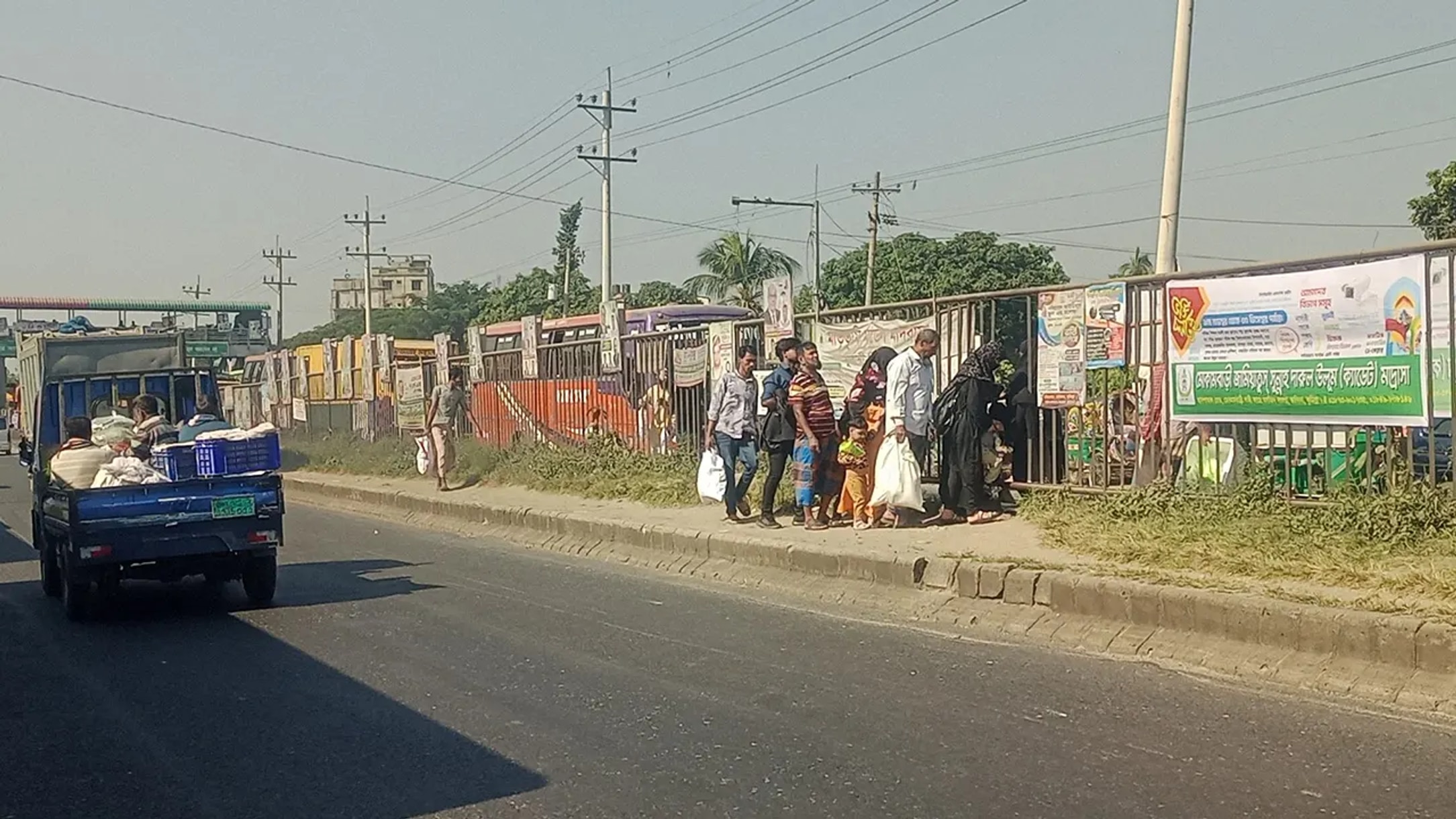 Pedestrians break dividers, risk lives crossing Dhaka-Chattogram highway