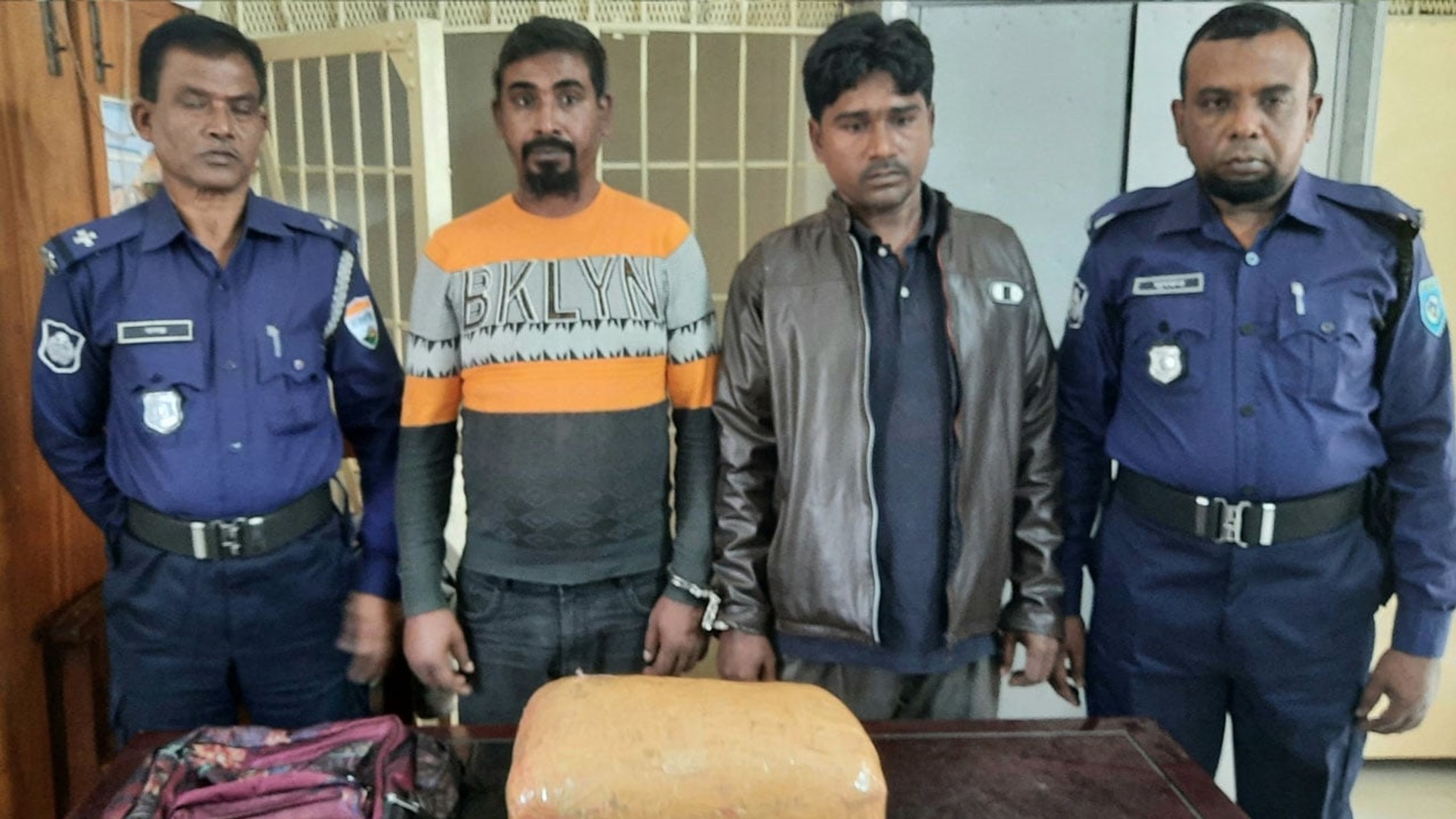 Bogura students hand two drug dealers to police with 4 kg of cannabis
