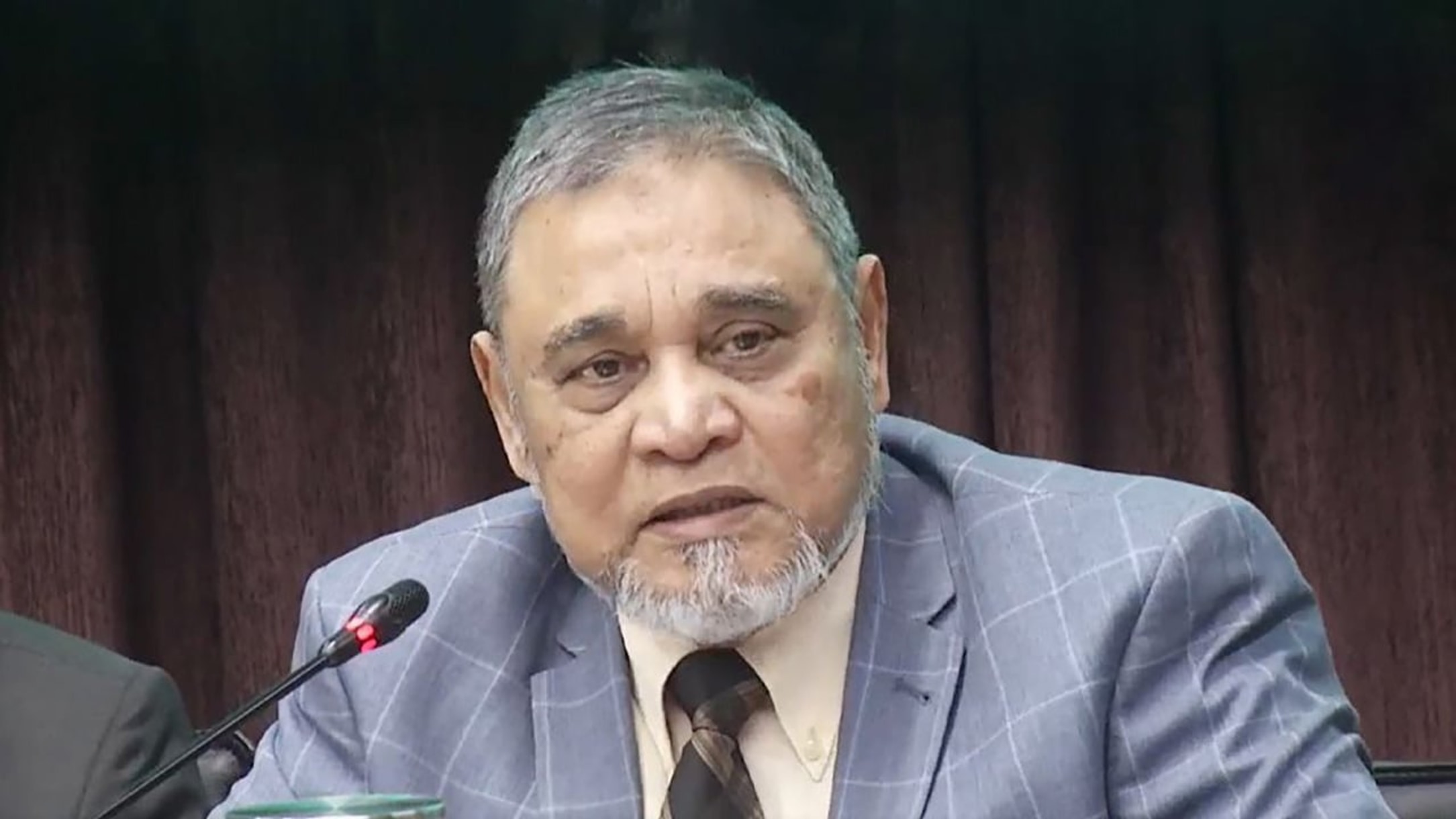 পর্যবেক্ষকদের রাজনীতিতে না জড়ানোর আহ্বান -সিইসির