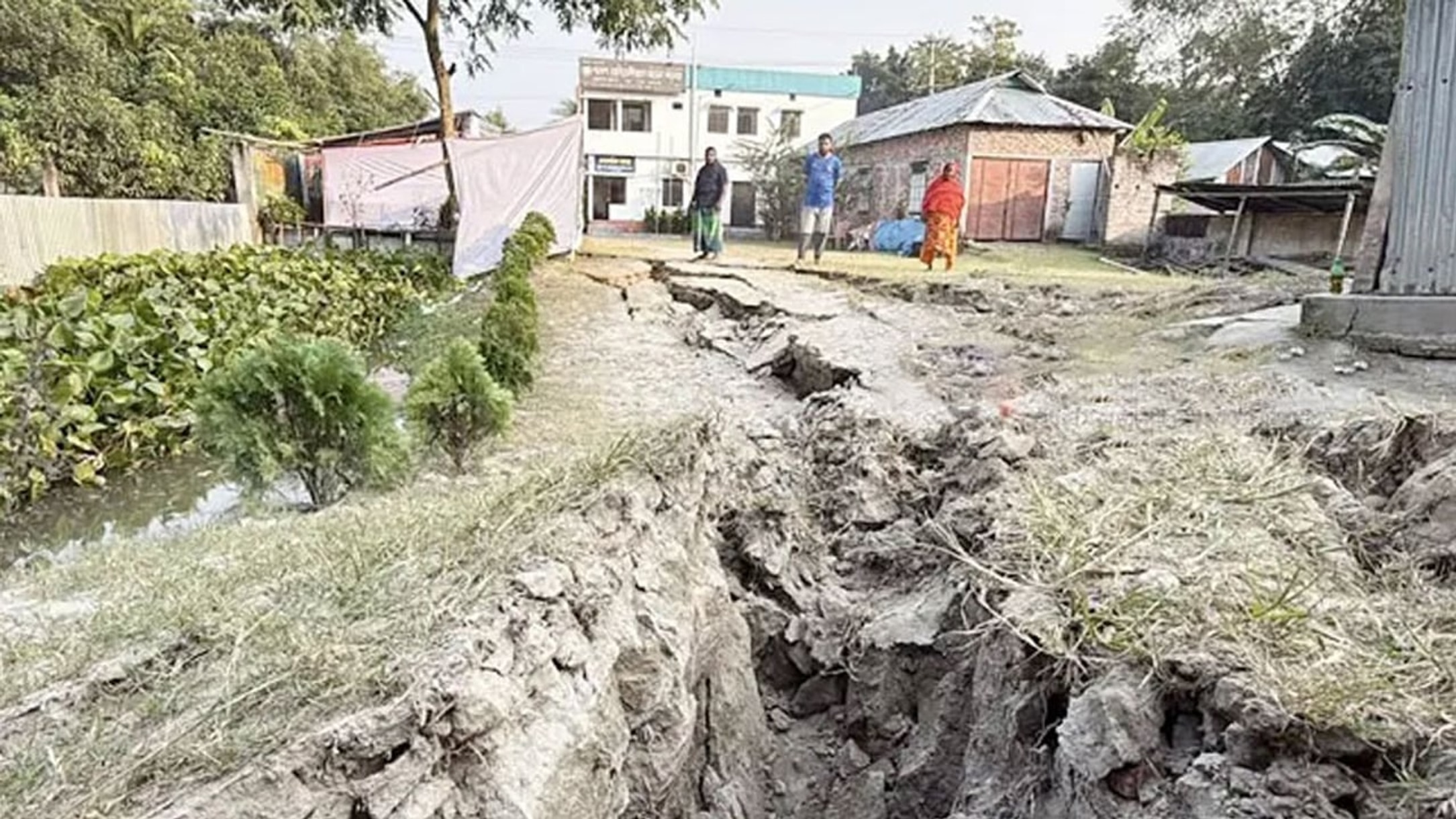 ভূমিকম্পে নরসিংদী জেলায় ব্যাপক ক্ষয়ক্ষতি