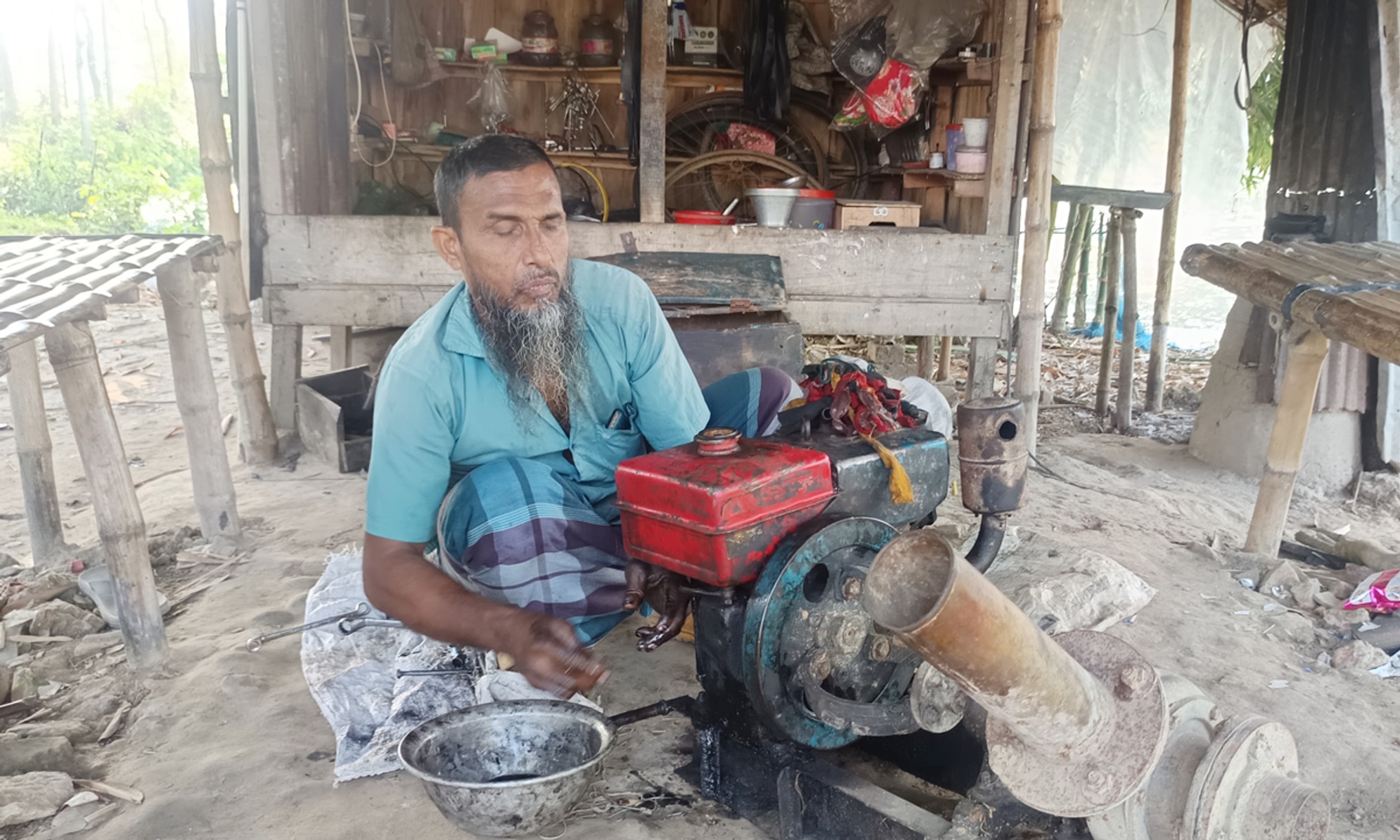 Blind for 35 years, Chuadanga mechanic still fixes machines by feel