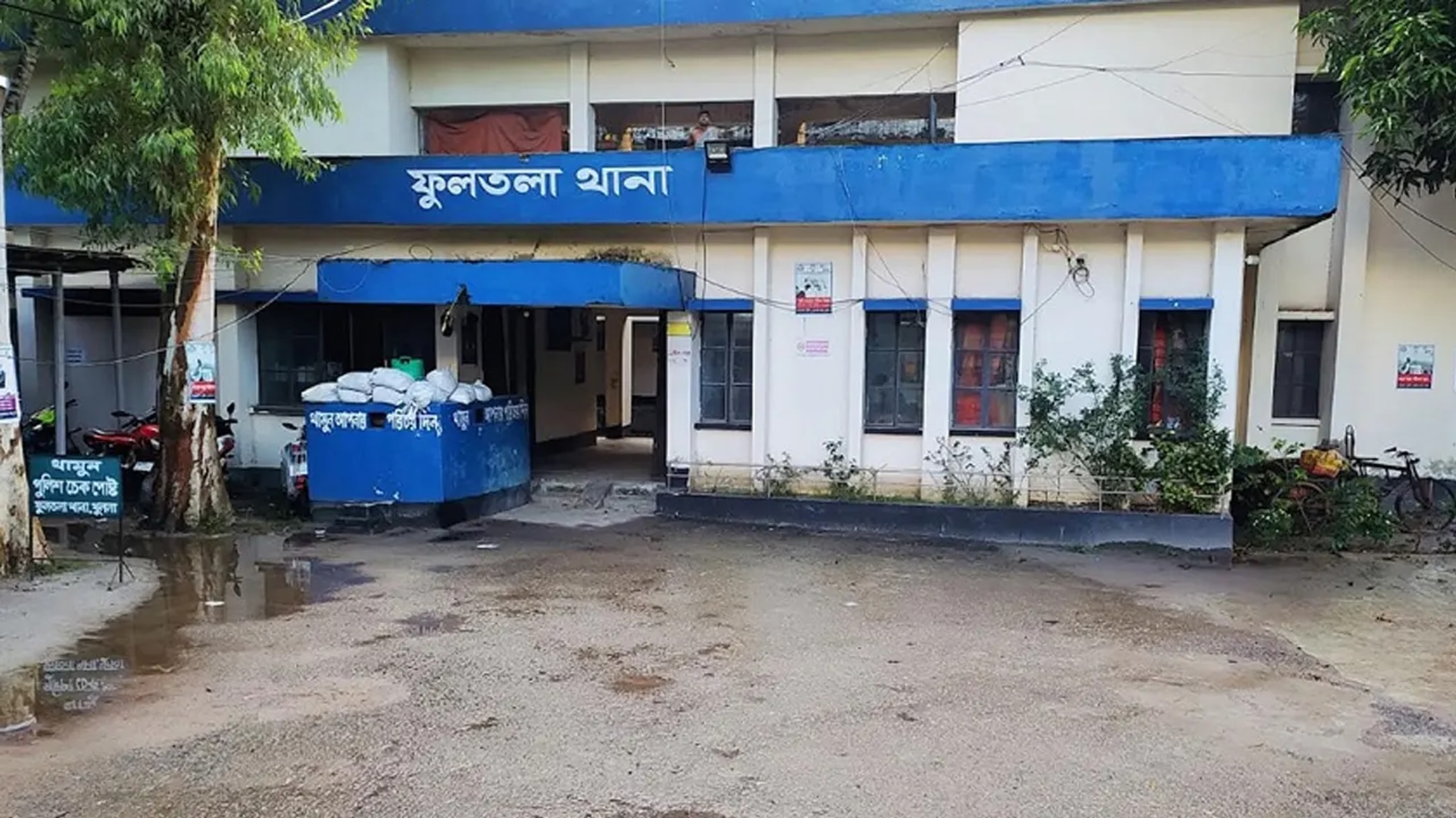 Housewife killed with throat slit in Khulna's Phultala
