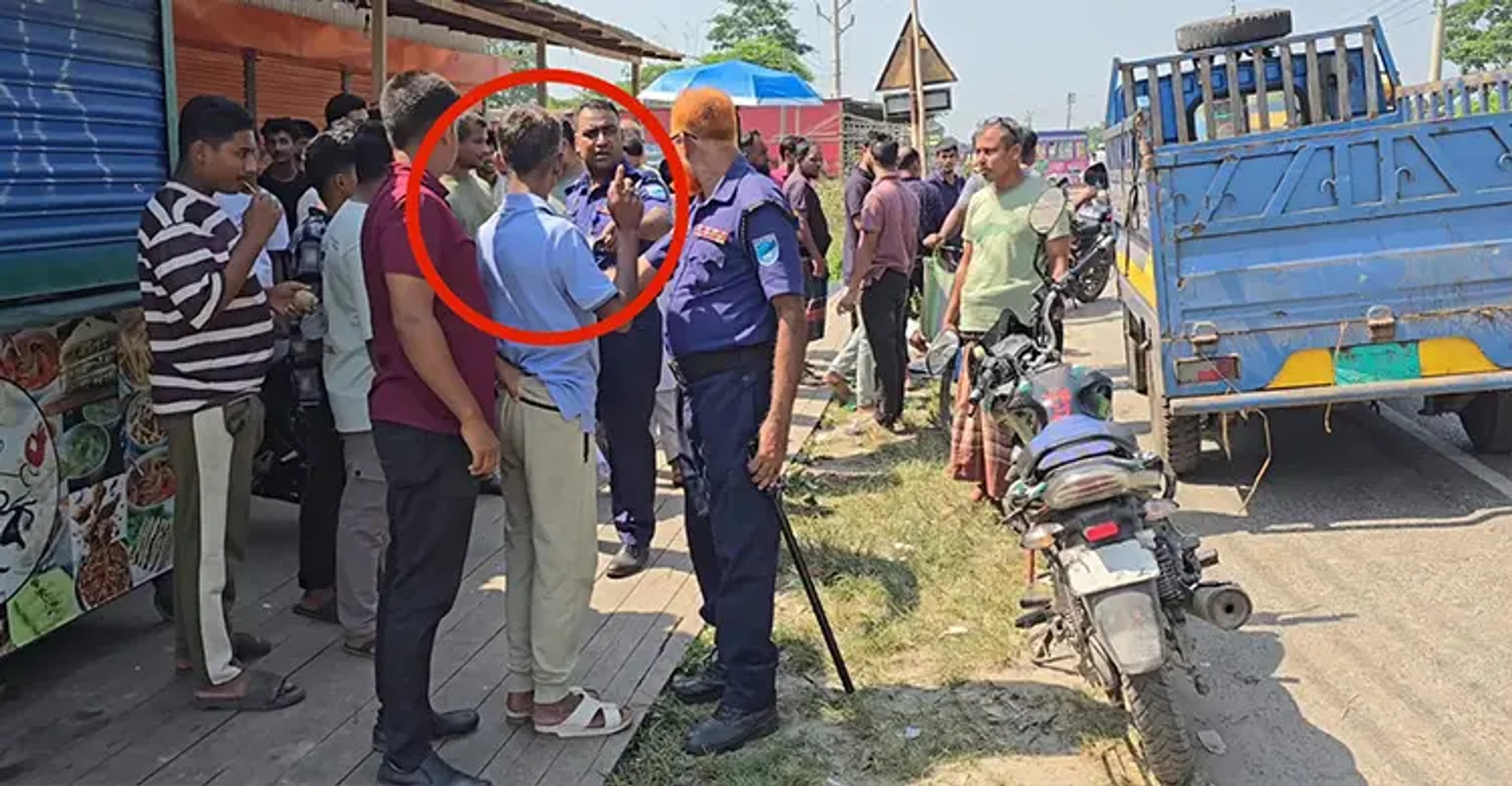 চাঁদা আদায়ের অভিযোগে শ্রমিক ইউনিয়নের দুই নেতা আটক