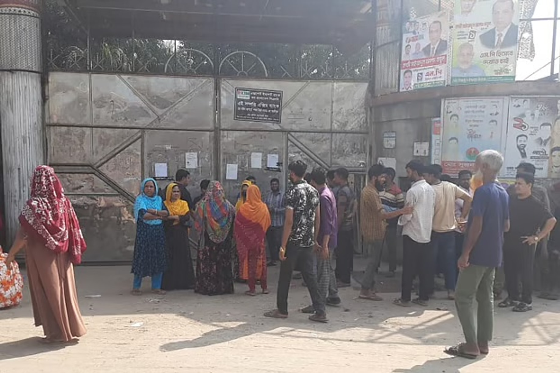 Gazipur garment workers block road for 10 hours over unpaid wages