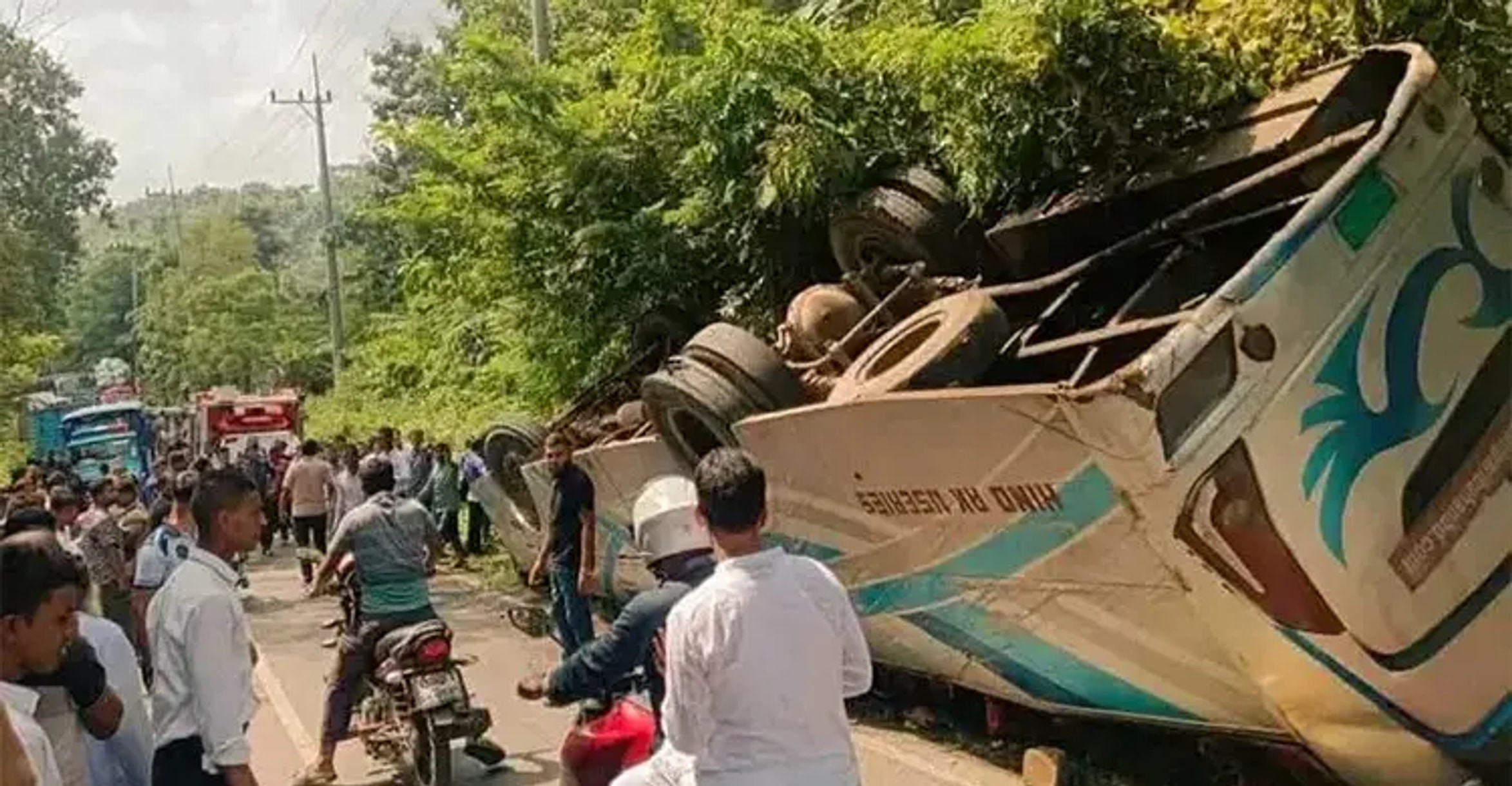 Khagrachhari bus crash kills 2, injures at least 13