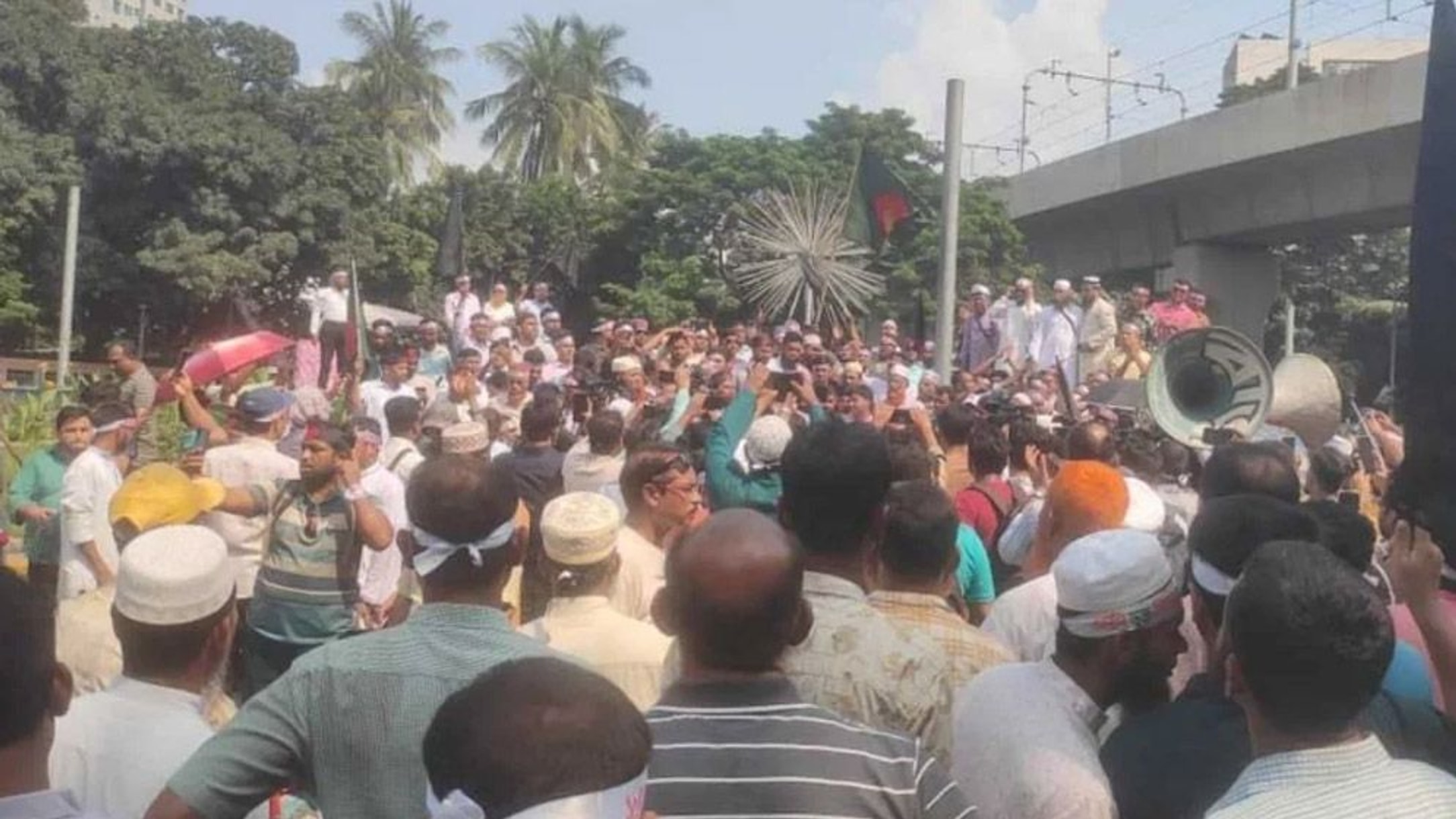 MPO-listed teachers hold 'black flag' march in Dhaka