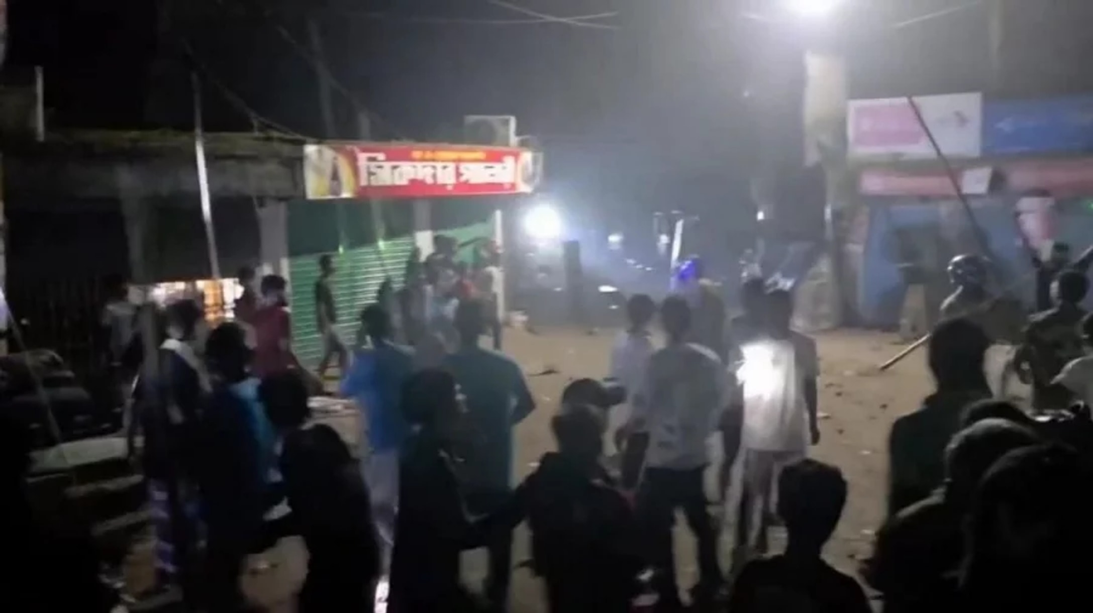 30 hurt in clash between two villages in Brahmanbaria