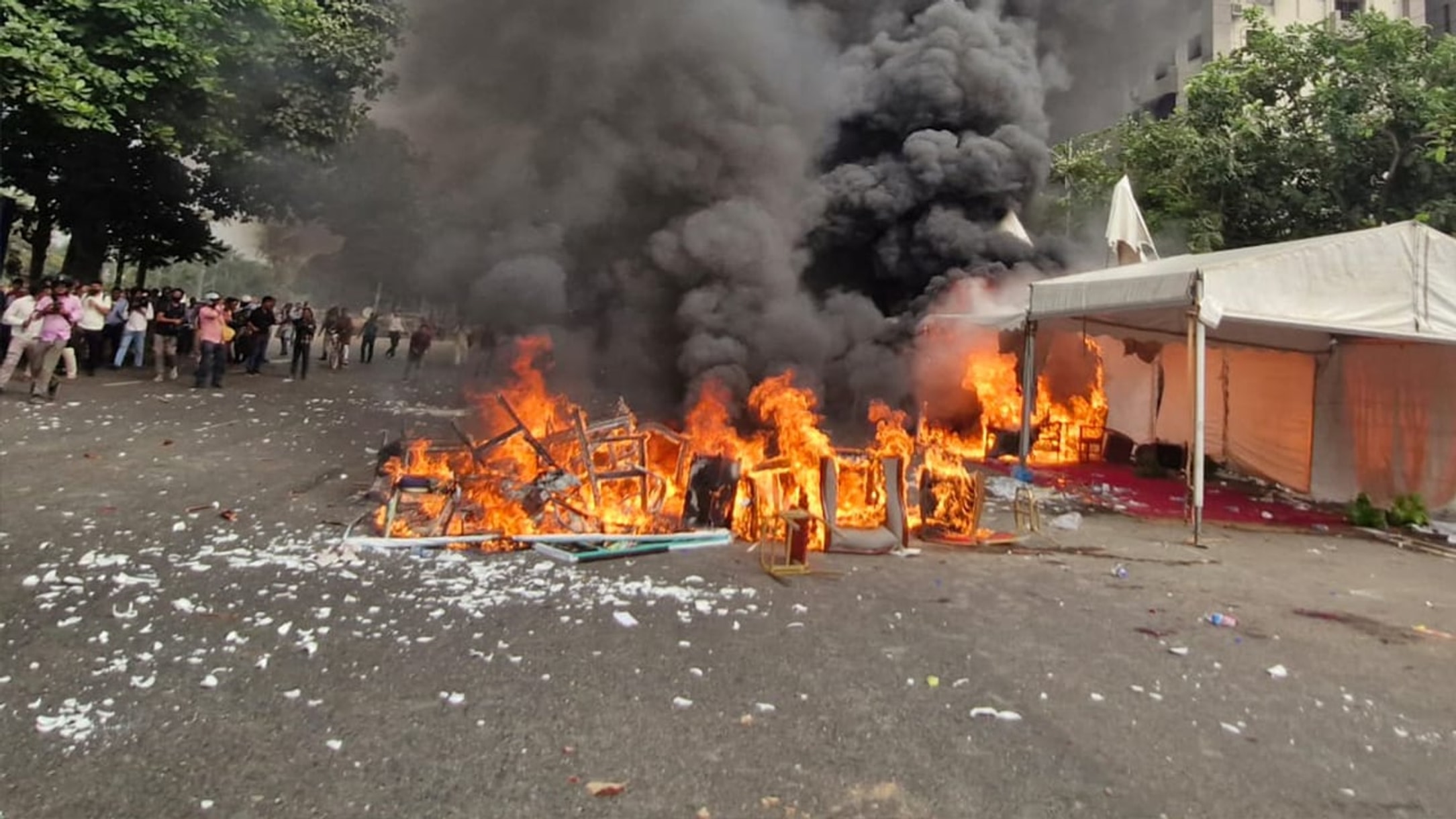 Police clash with July fighters; Parliament area turns into battleground