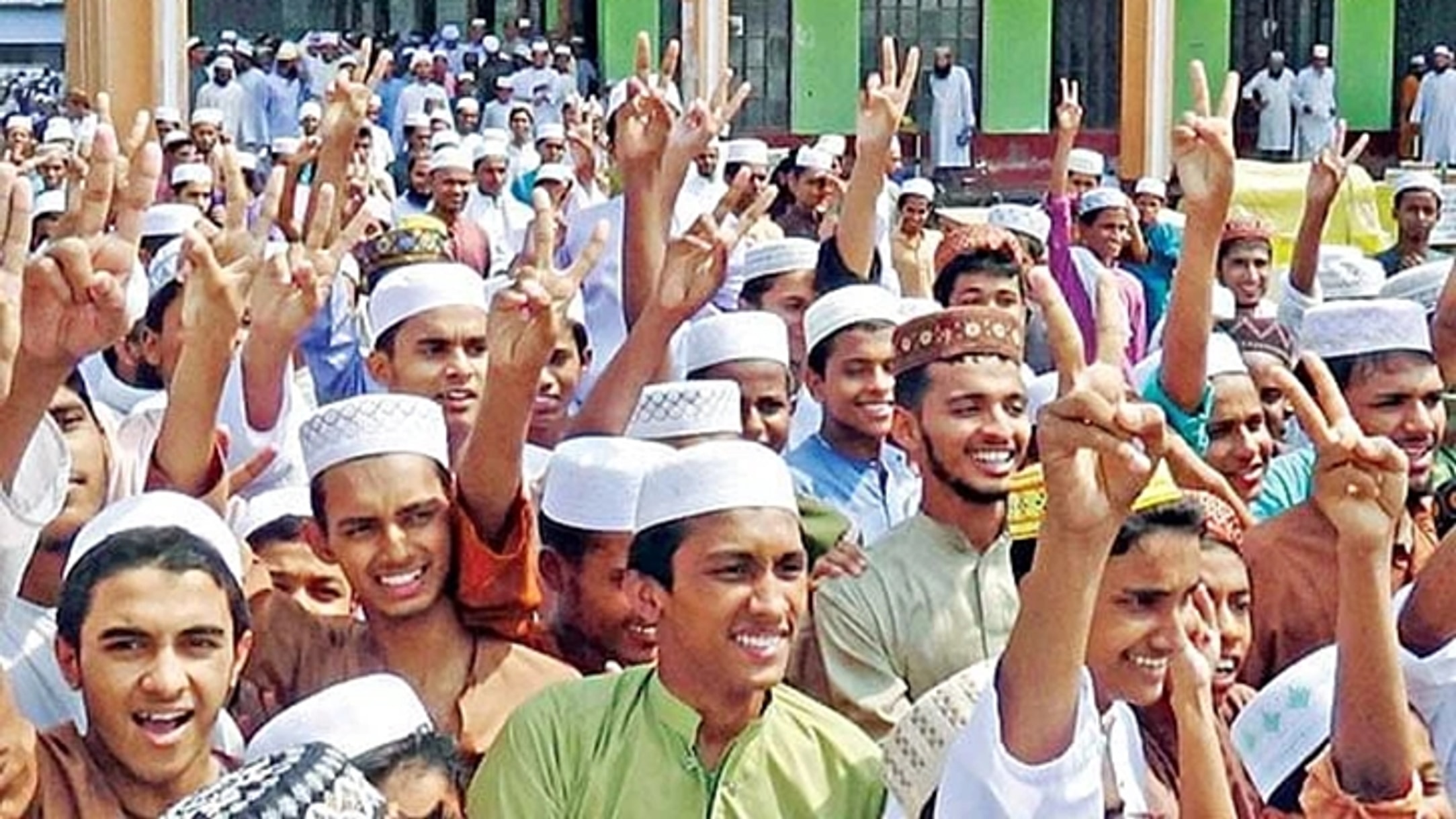 মাদরাসায় ফিরছে মেধাবৃত্তি