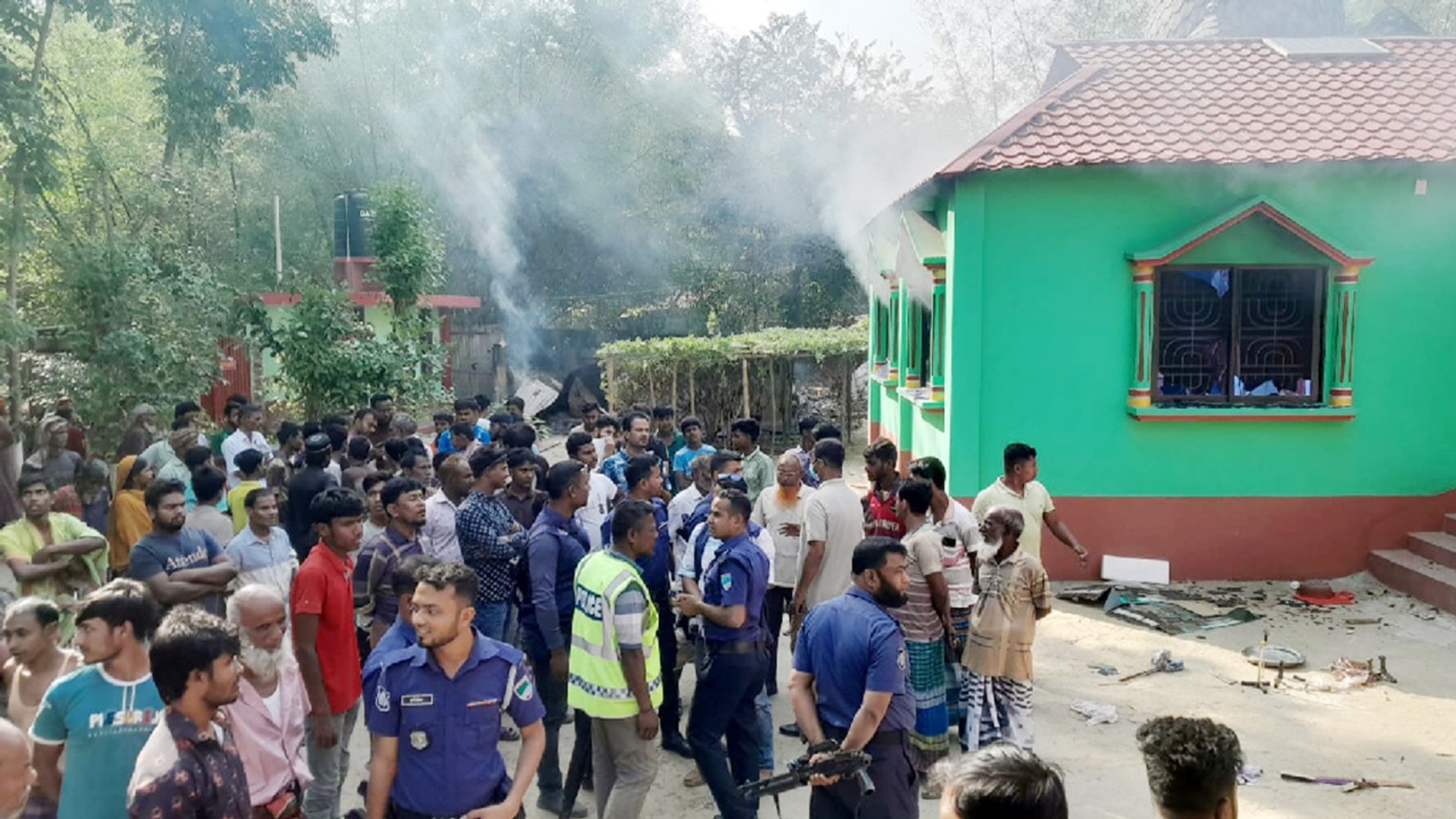 One dead as crowd attacks self-styled pir's shrine in Kushtia