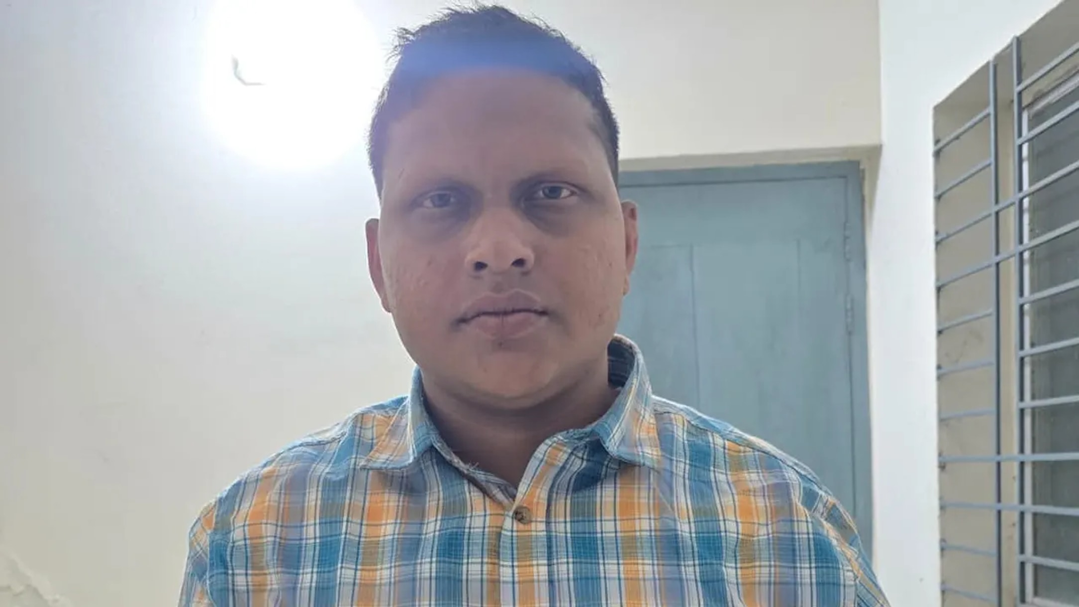 Man posing as police sub-inspector arrested in Madhupur