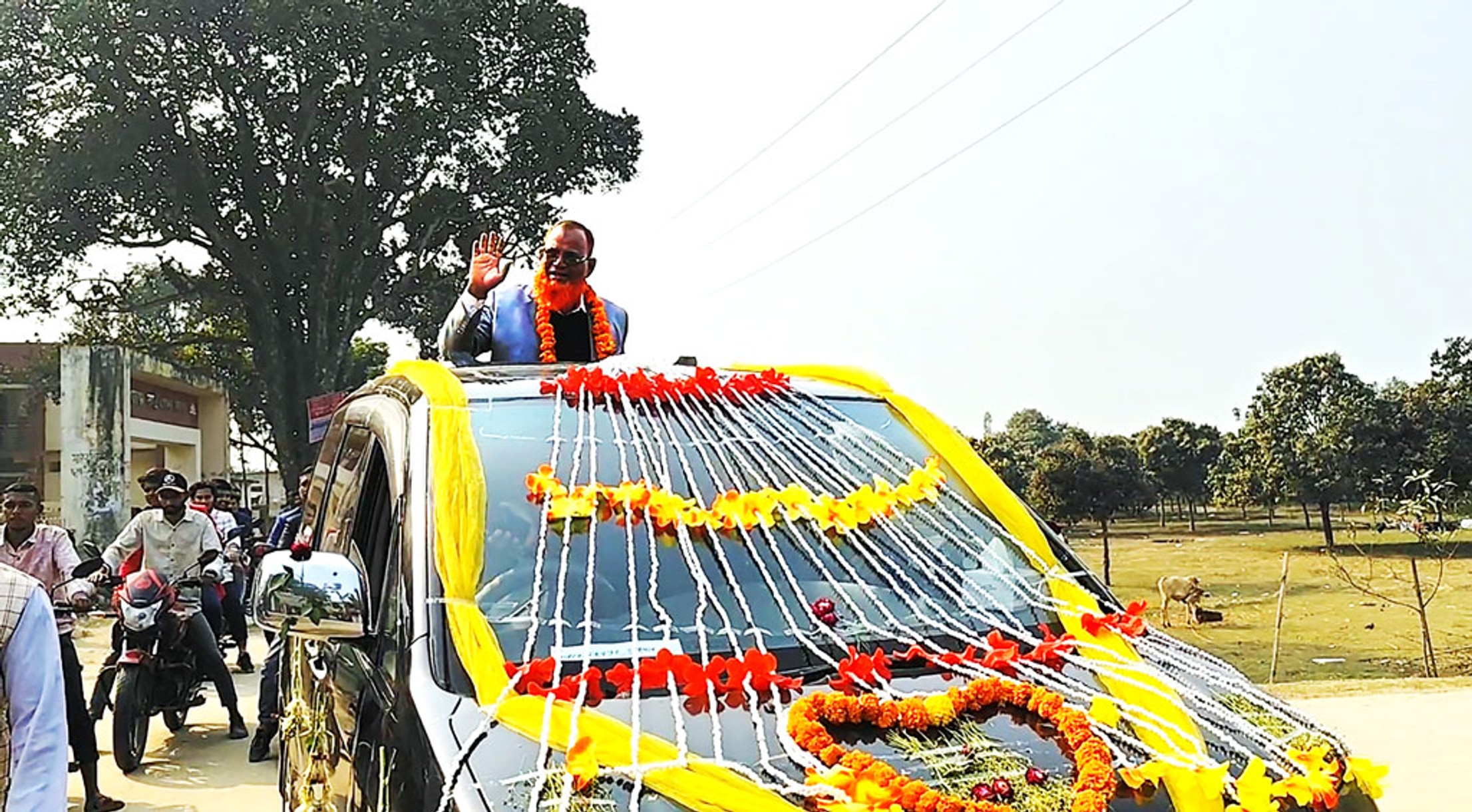 Former students give retiring Thakurgaon teacher a sendoff with motorcade