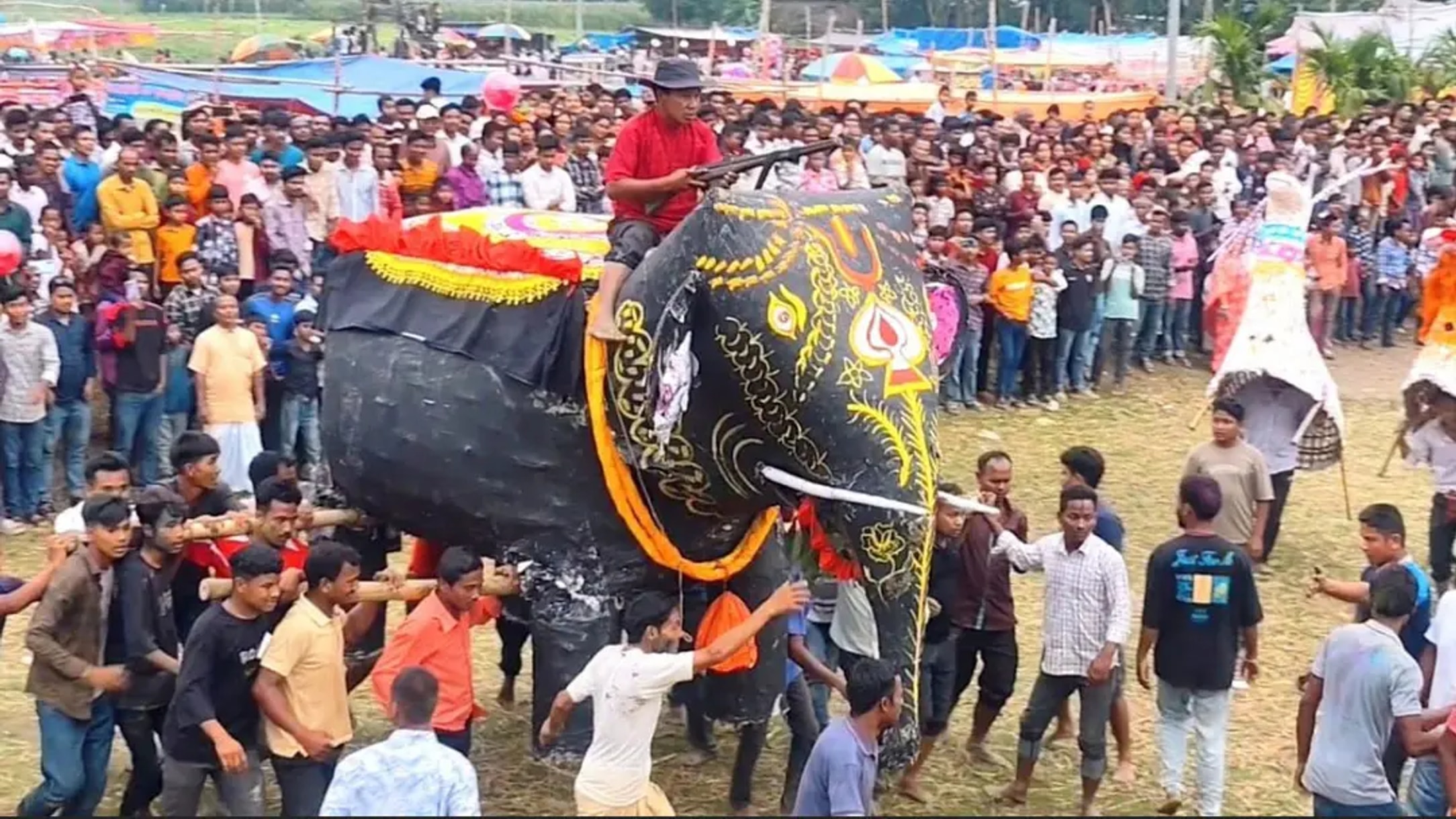 Bamboo and paper crafts revive rural tradition at Thakurgaon's Charak fair
