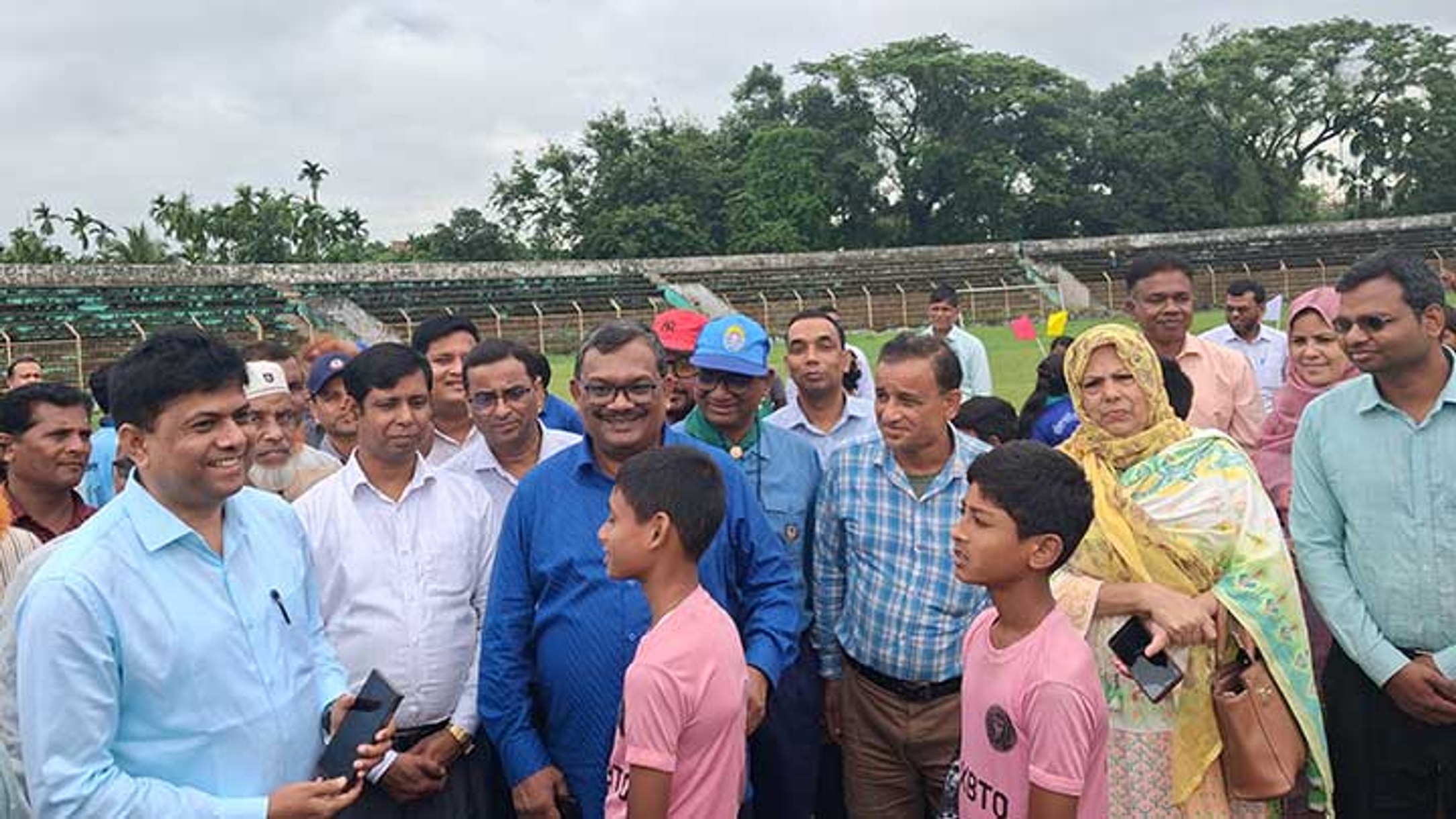 লালমনিরহাটে প্রাথমিক বিদ্যালয় গোল্ডকাপ ফুটবল টুর্নামেন্ট উদ্বোধন