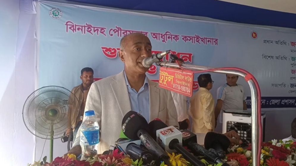 অফিসে সময়মতো না এলে আপনাকে আমার ‘আসসালামু আলাইকুম’ দিতে হবে: আইনমন্ত্রী