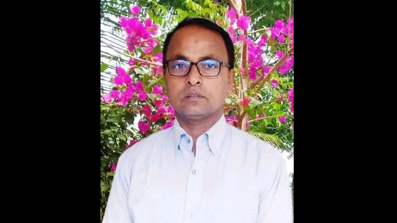 টুঙ্গিপাড়ায় প্রধান শিক্ষকের ঝুলন্ত লাশ উদ্ধার