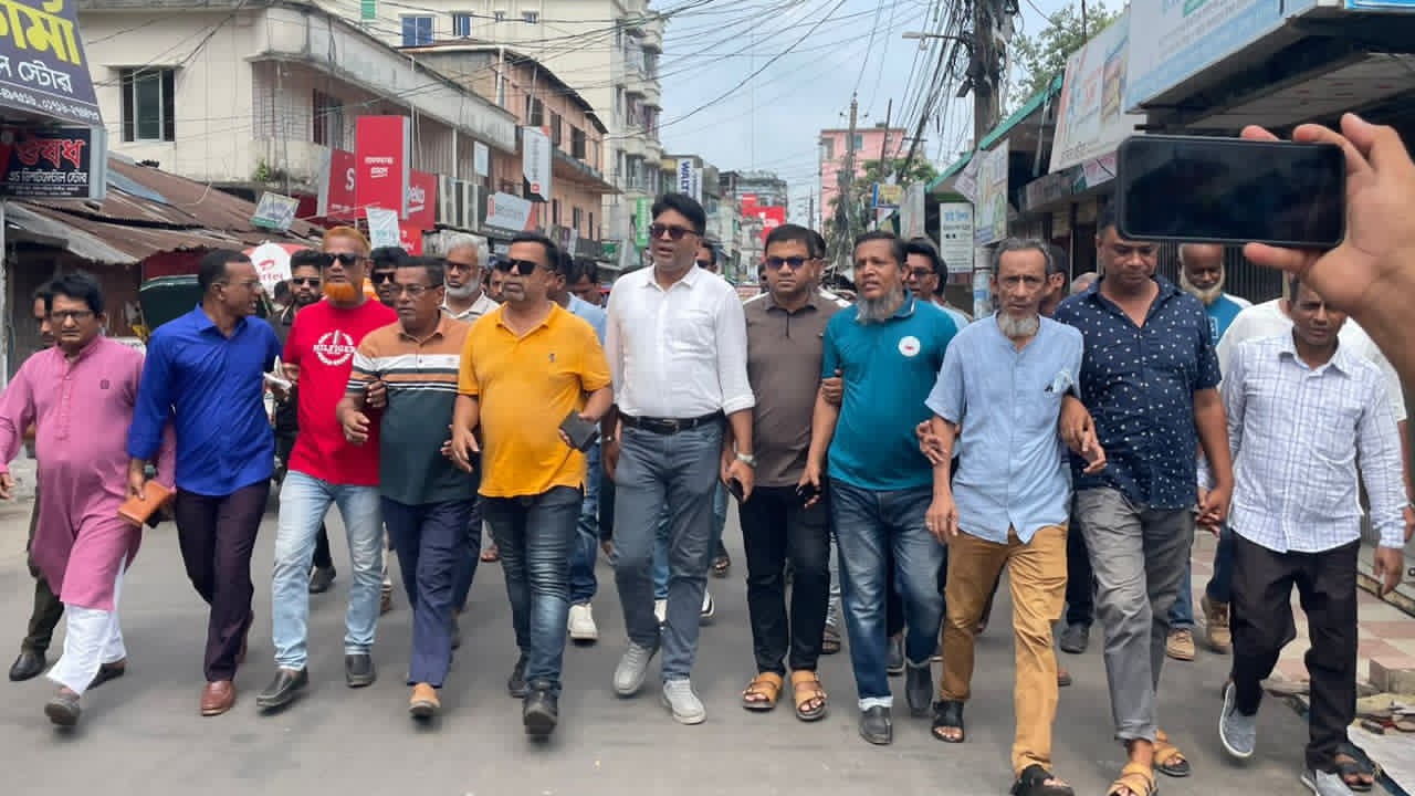 ঝালকাঠিতে আওয়ামী লীগের নৈরাজ্য ঠেকাতে যুবদলের বিক্ষোভ মিছিল