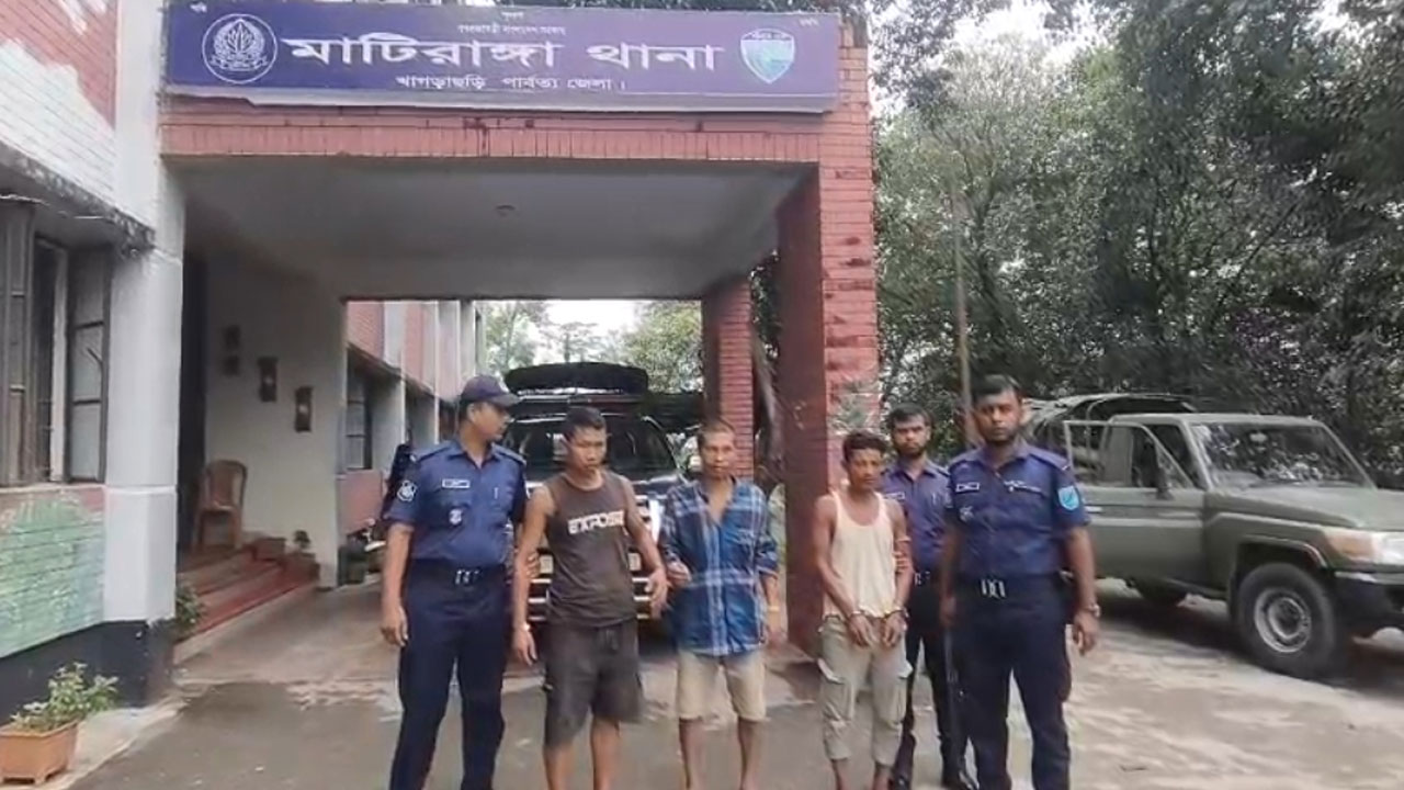 খাগড়াছড়িতে অস্ত্রসহ ৩ ইউপিডিএফ সদস্য আটক