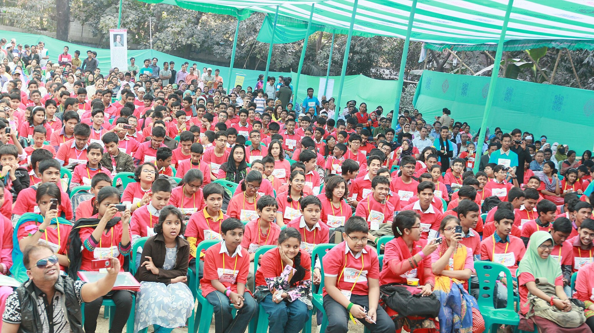 একদল বাংলাদেশি শিক্ষার্থী — প্রতীকী ছবি