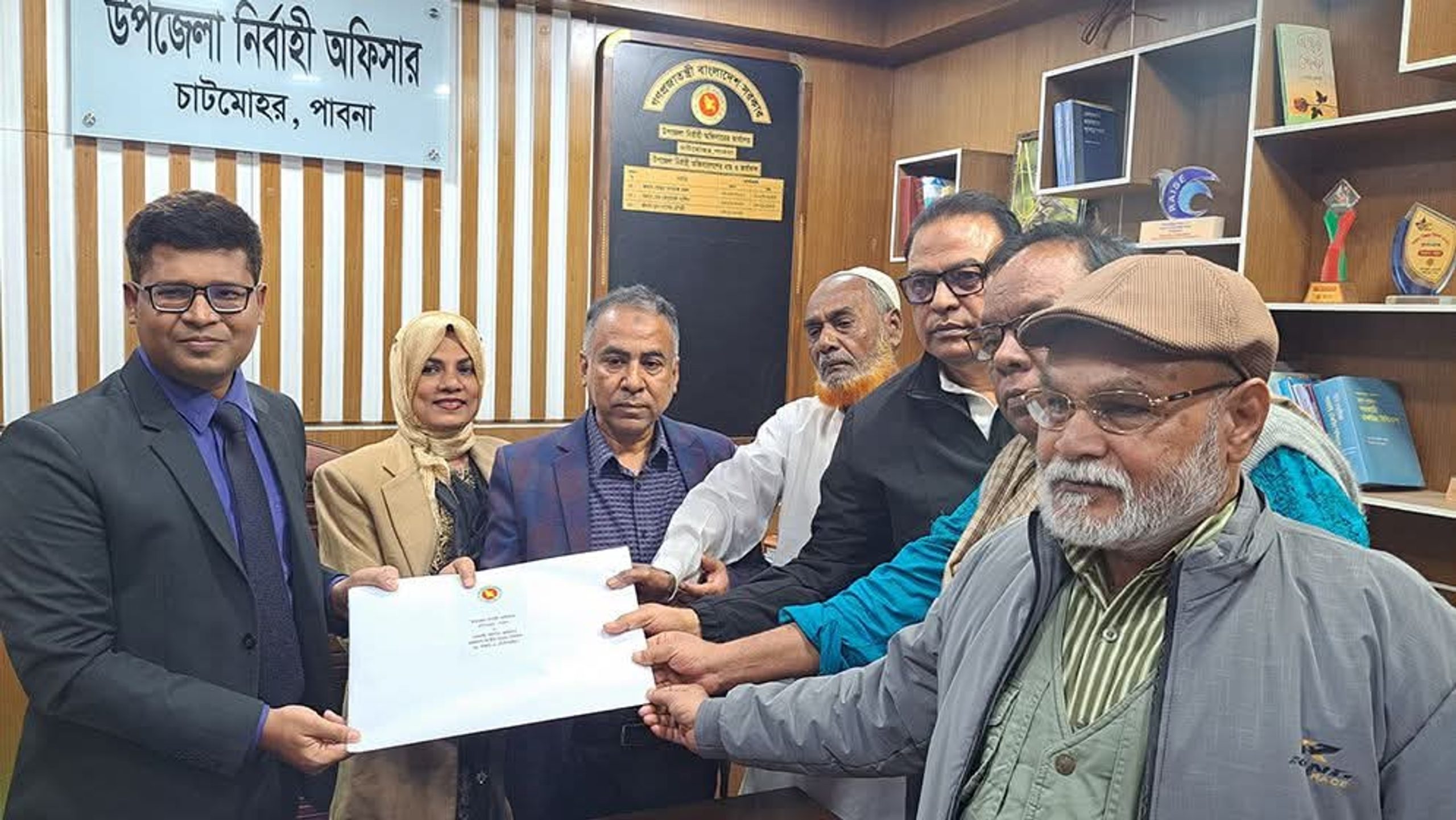Krishak Dal president submits BNP nomination papers for Pabna-3