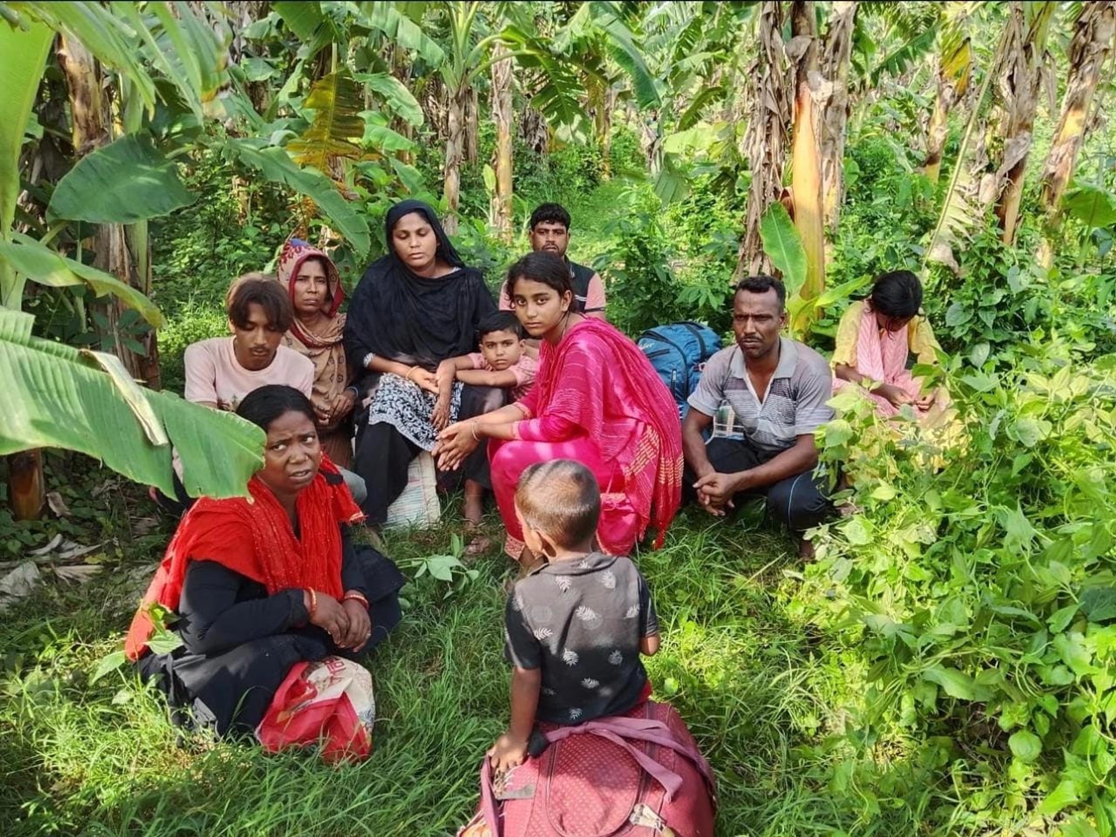 চুয়াডাঙ্গার দর্শনা সীমান্তে অবৈধ অনুপ্রবেশের অভিযোগে নারী-শিশুসহ ১০ জন আটক