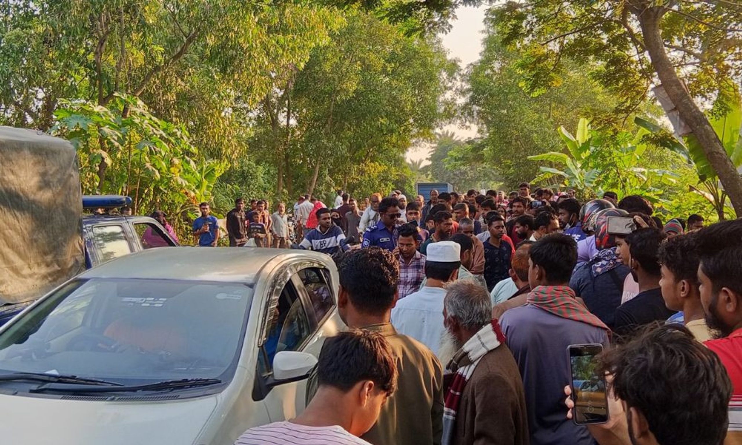 বোয়ালমারীতে অজ্ঞাতপরিচয় যুবকের লাশ উদ্ধার