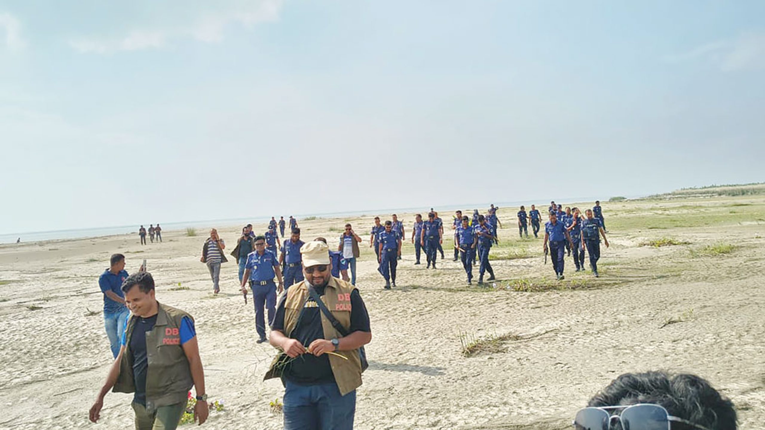 More than a dozen armed gangs operate on Padma's remote chars in Kushtia