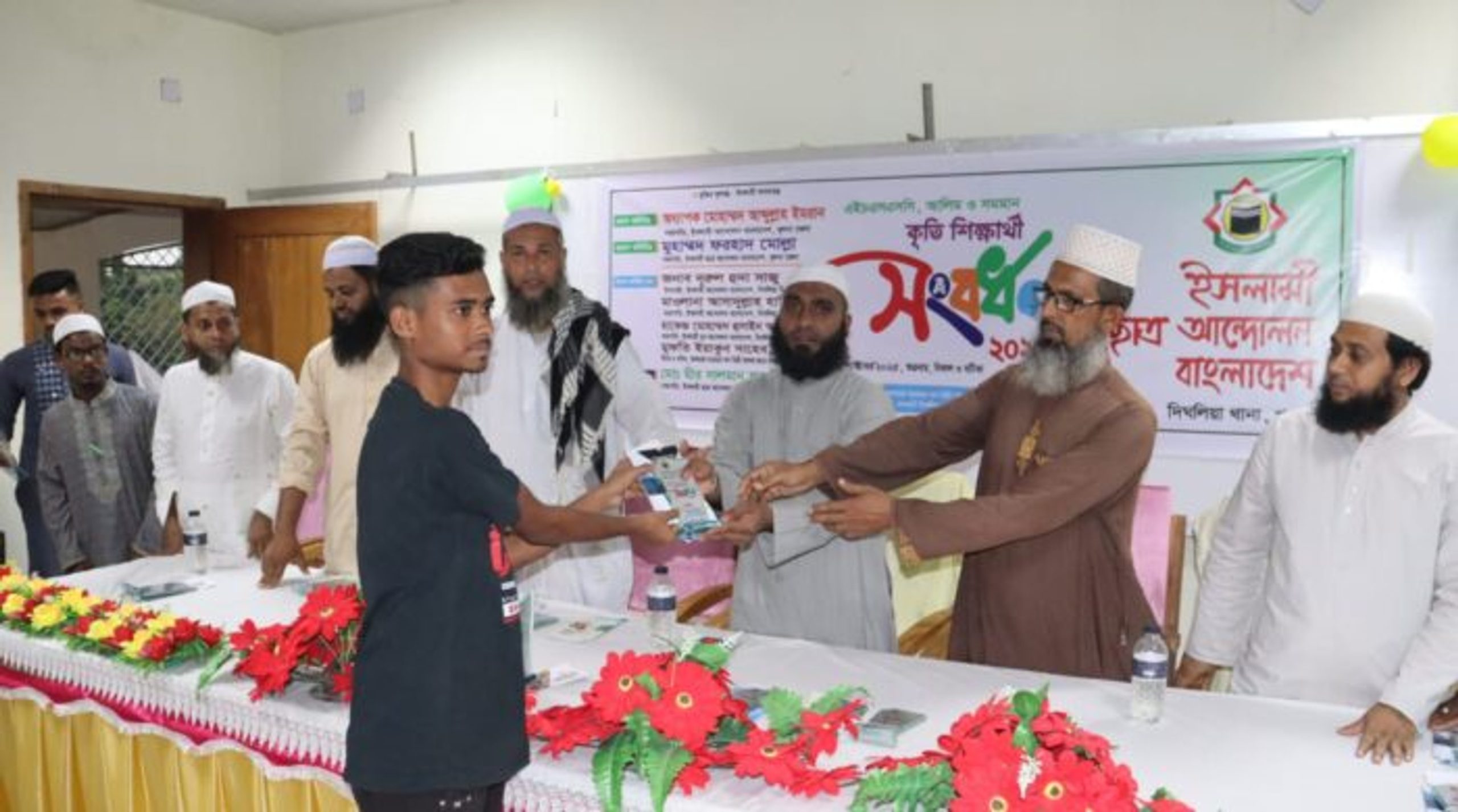 দিঘলিয়ায় কৃতি শিক্ষার্থী সংবর্ধনা