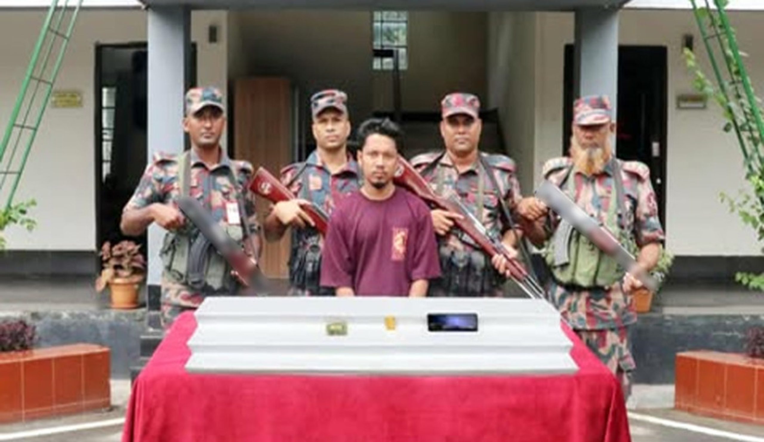 BGB seizes 173-gram gold bar in Jashore, smuggler held