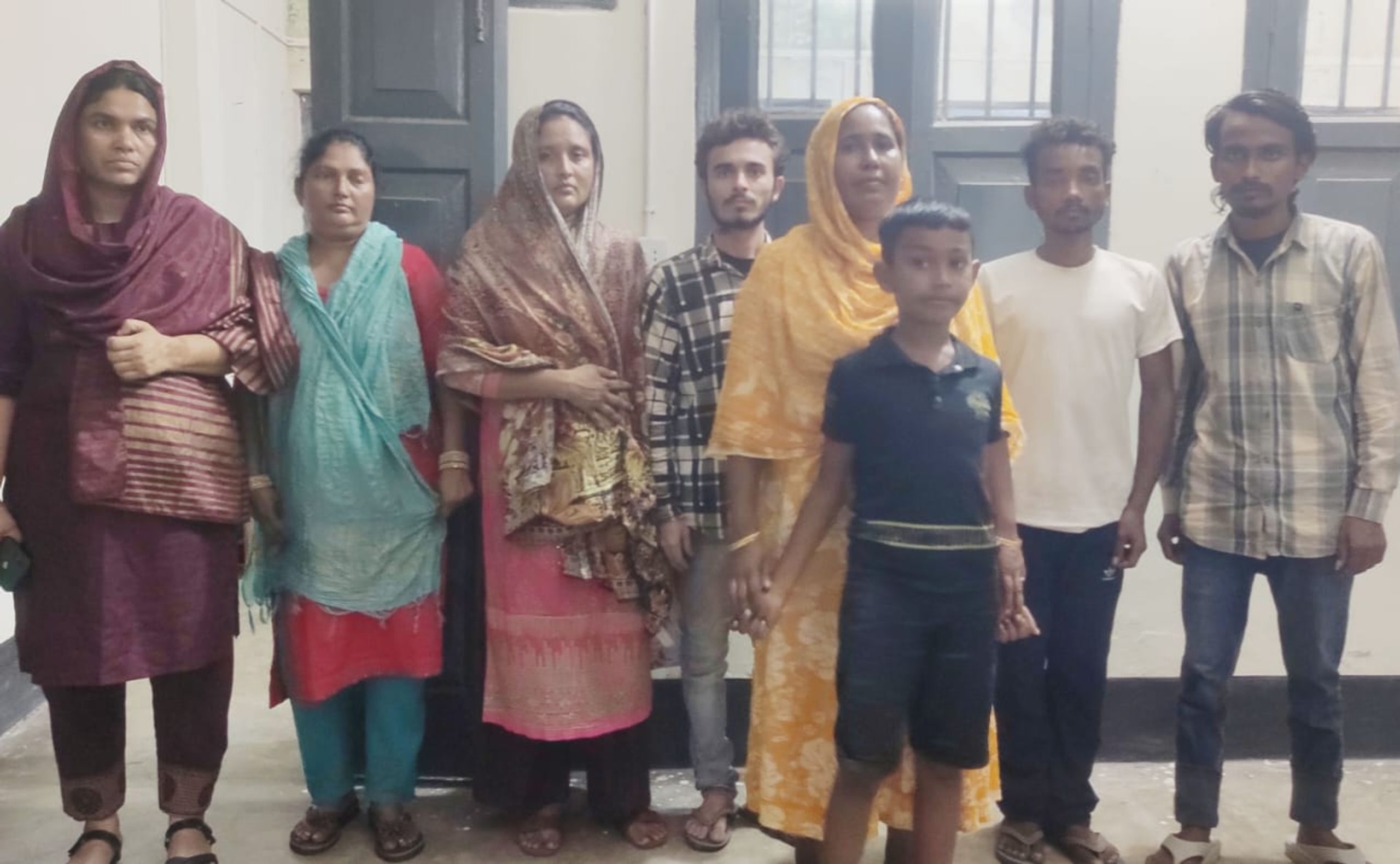 BSF pushes 9 Bangladeshis across Chougachha border