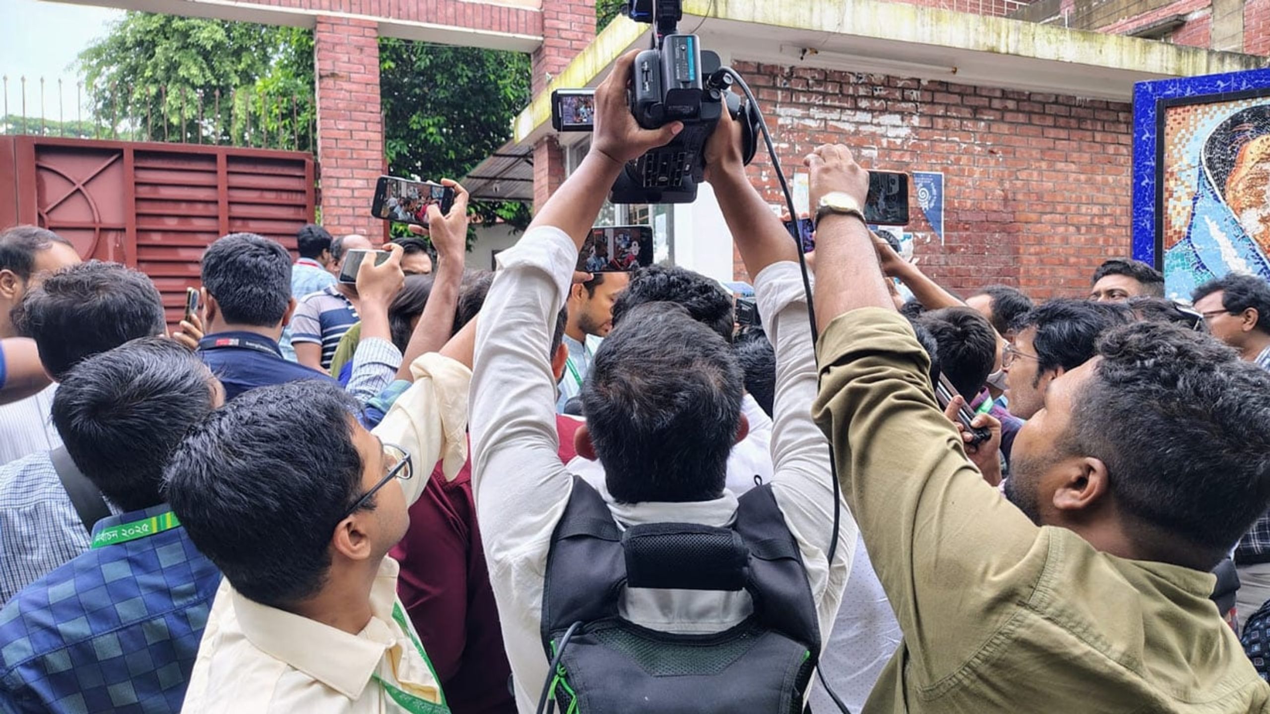 Chhatra Dal VP candidate disrupts JUCSU women’s polling center
