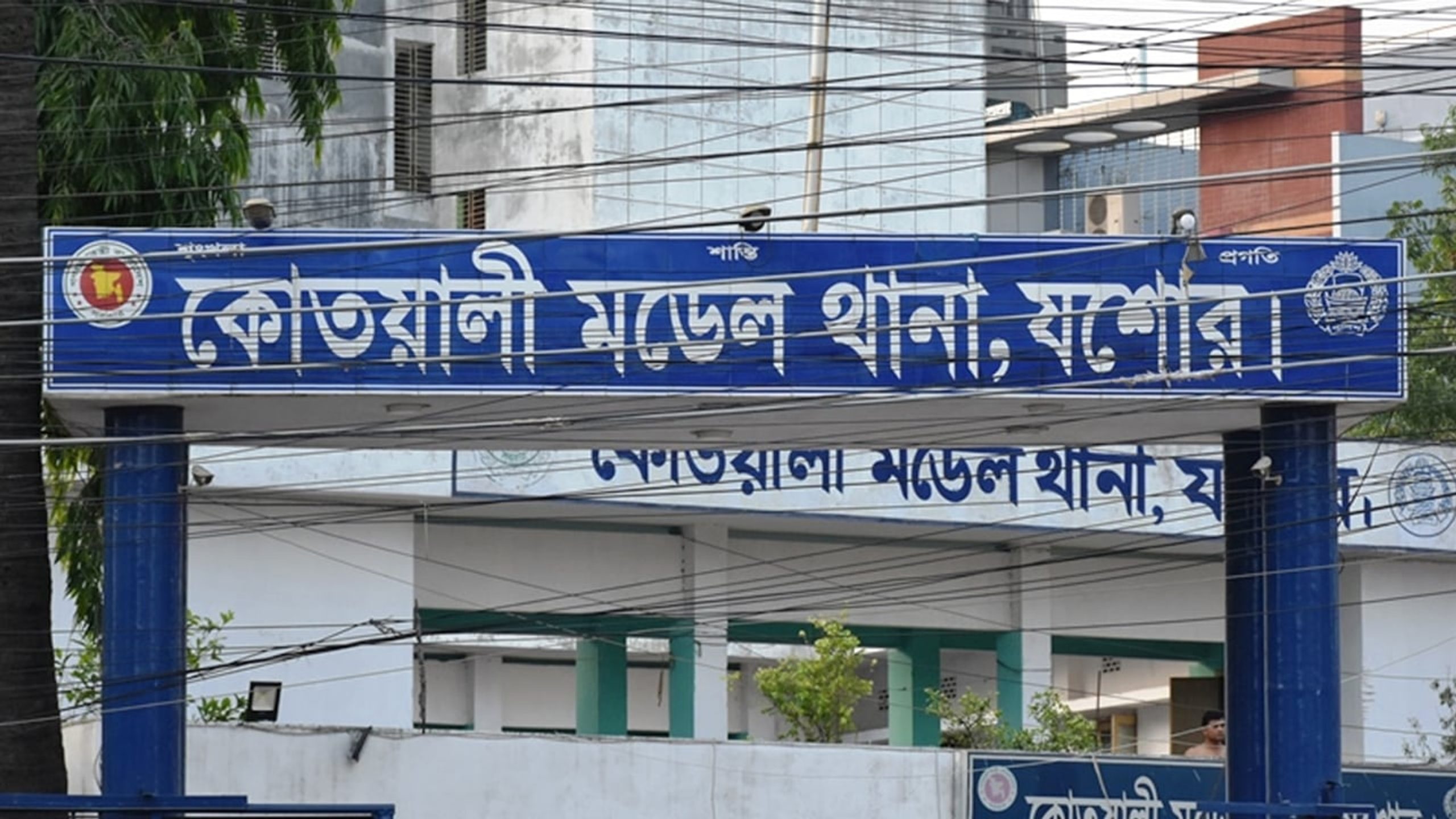 Drug suspect snatched from police after attack in Jashore