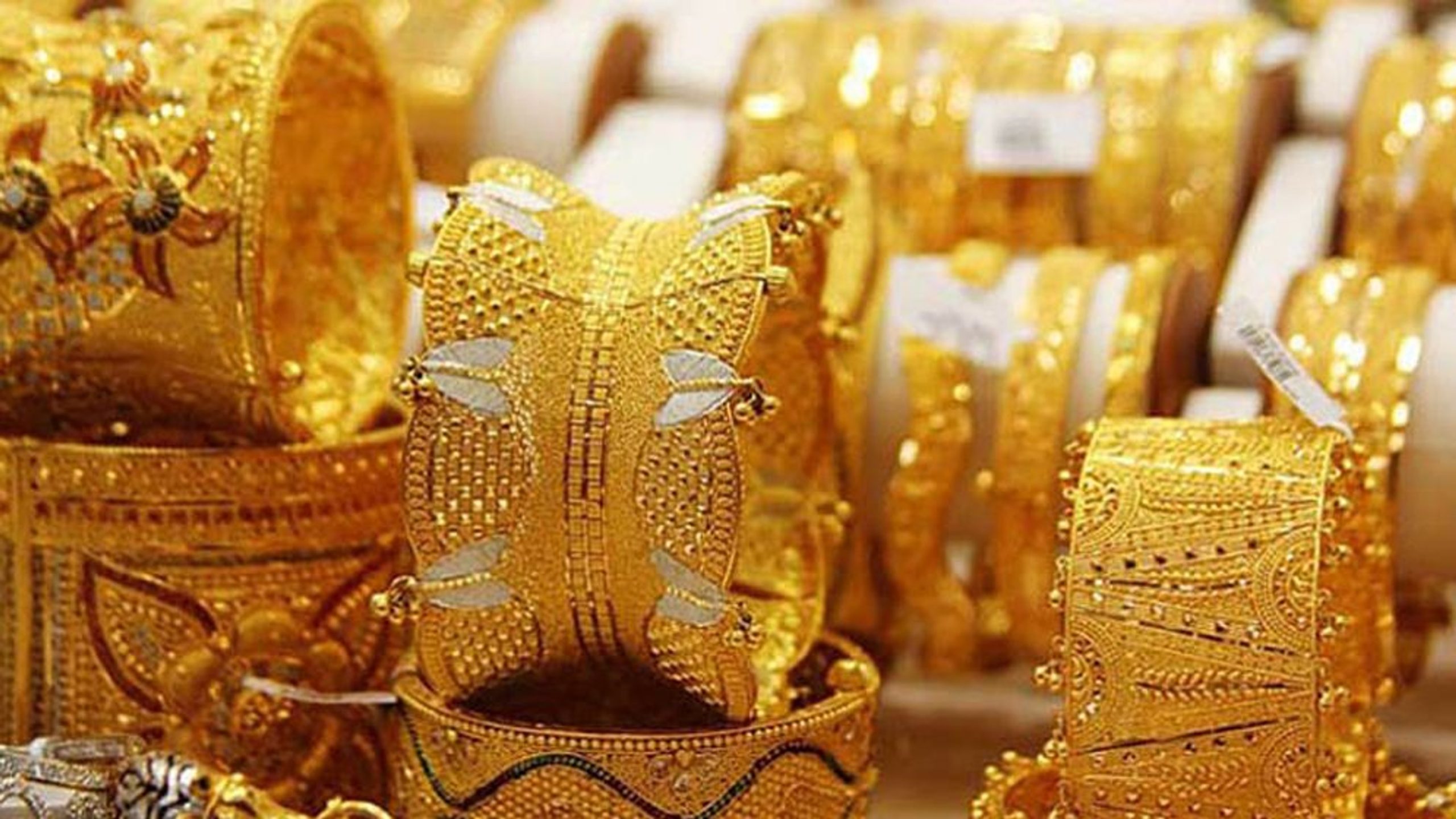 Gold prices rise after one-month gap