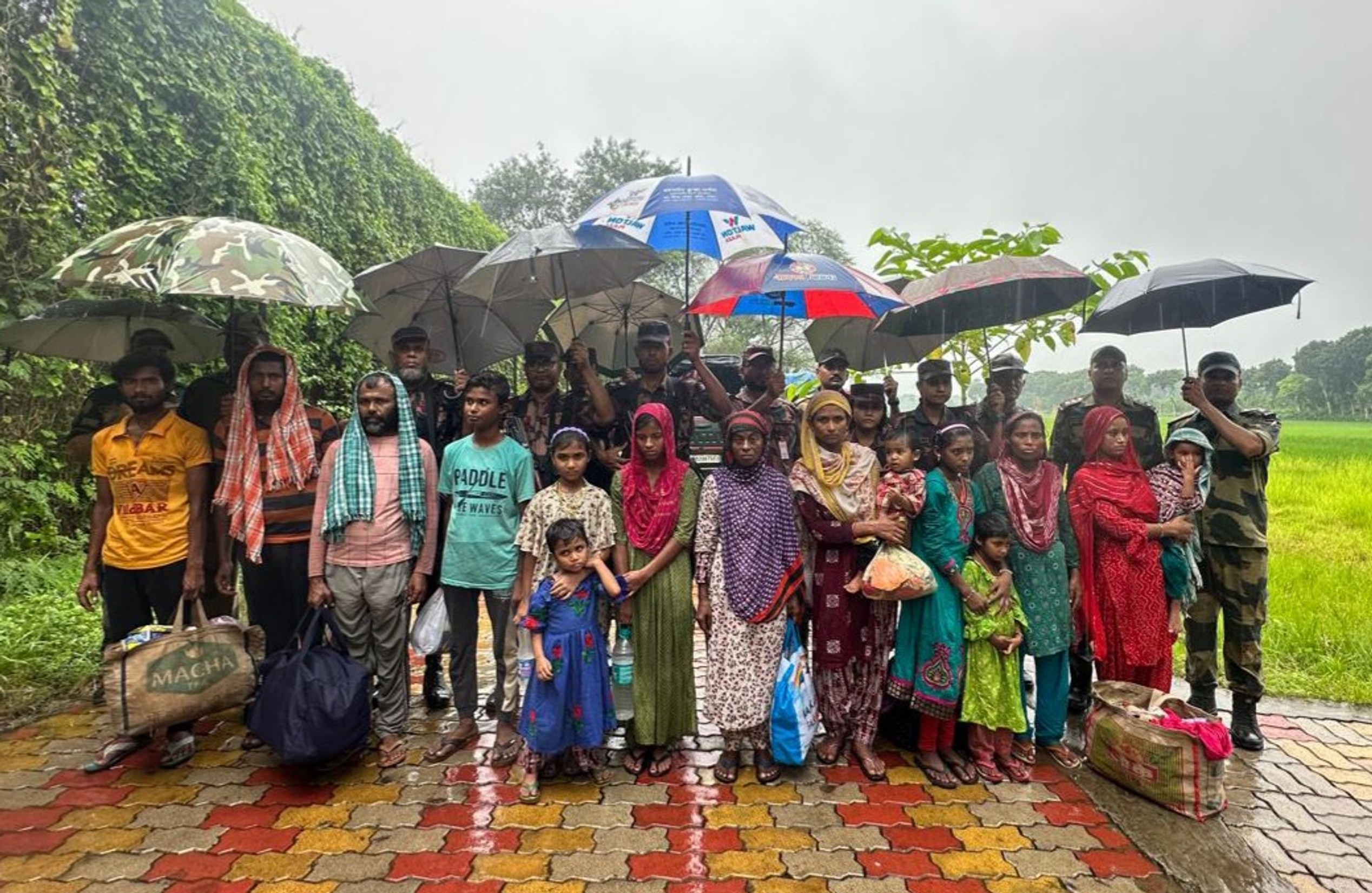 BSF hands over 15 Bangladeshis at Darshana border