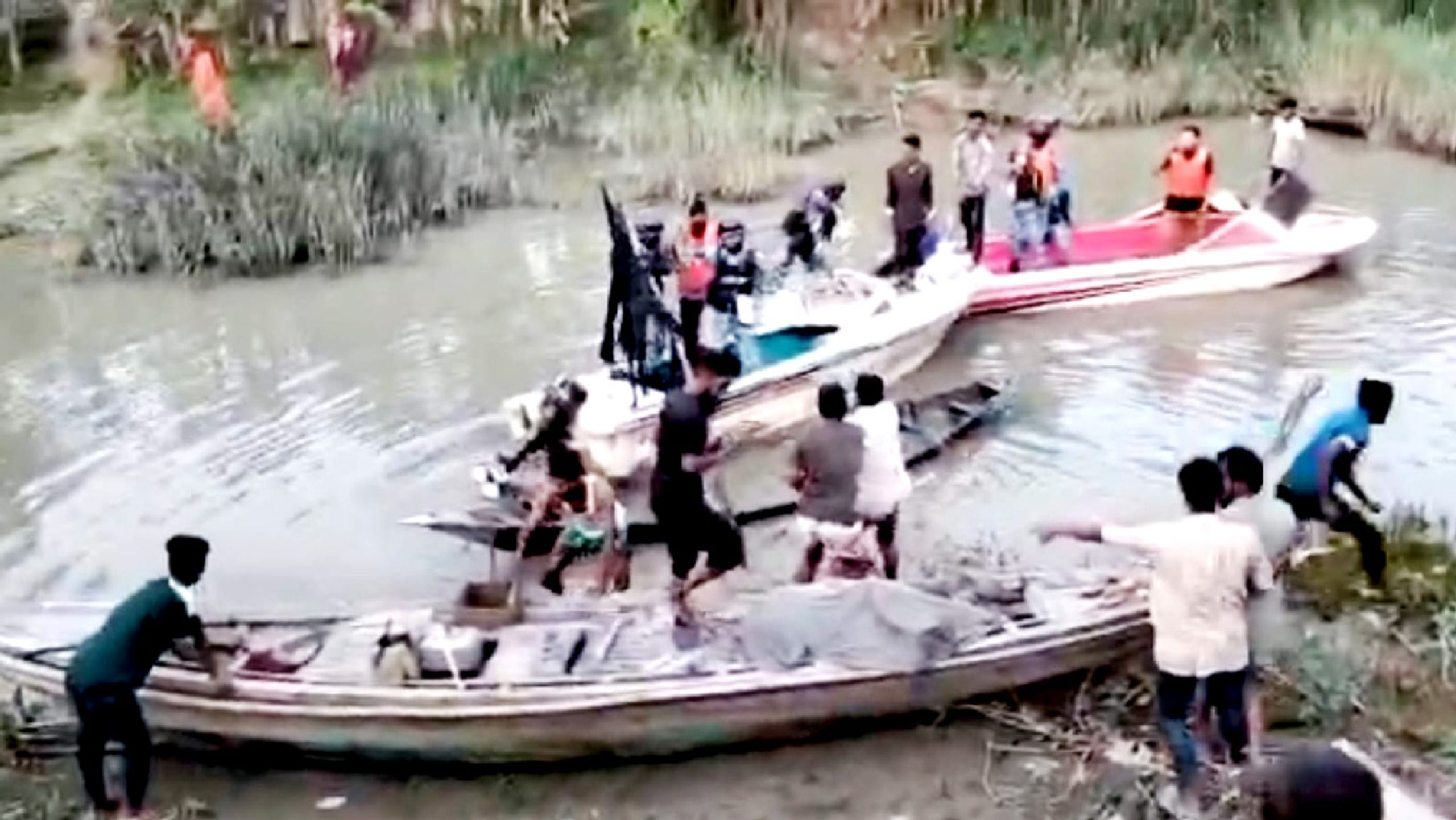 Fishermen attack coast guard during raid on Kalabadar river