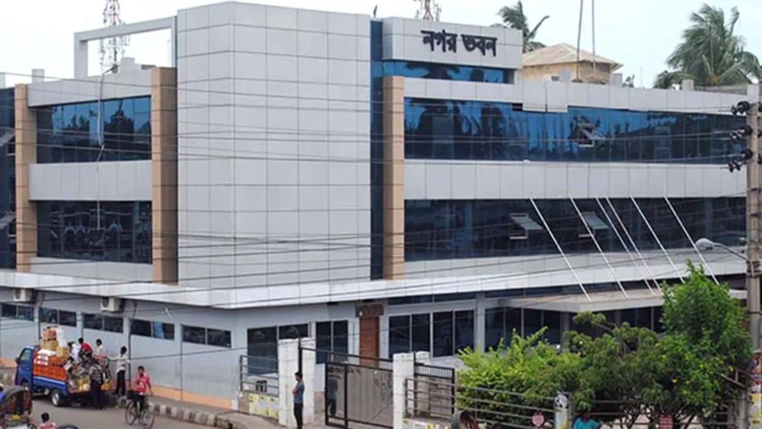Barishal city orders removal of illegal structures from sidewalks