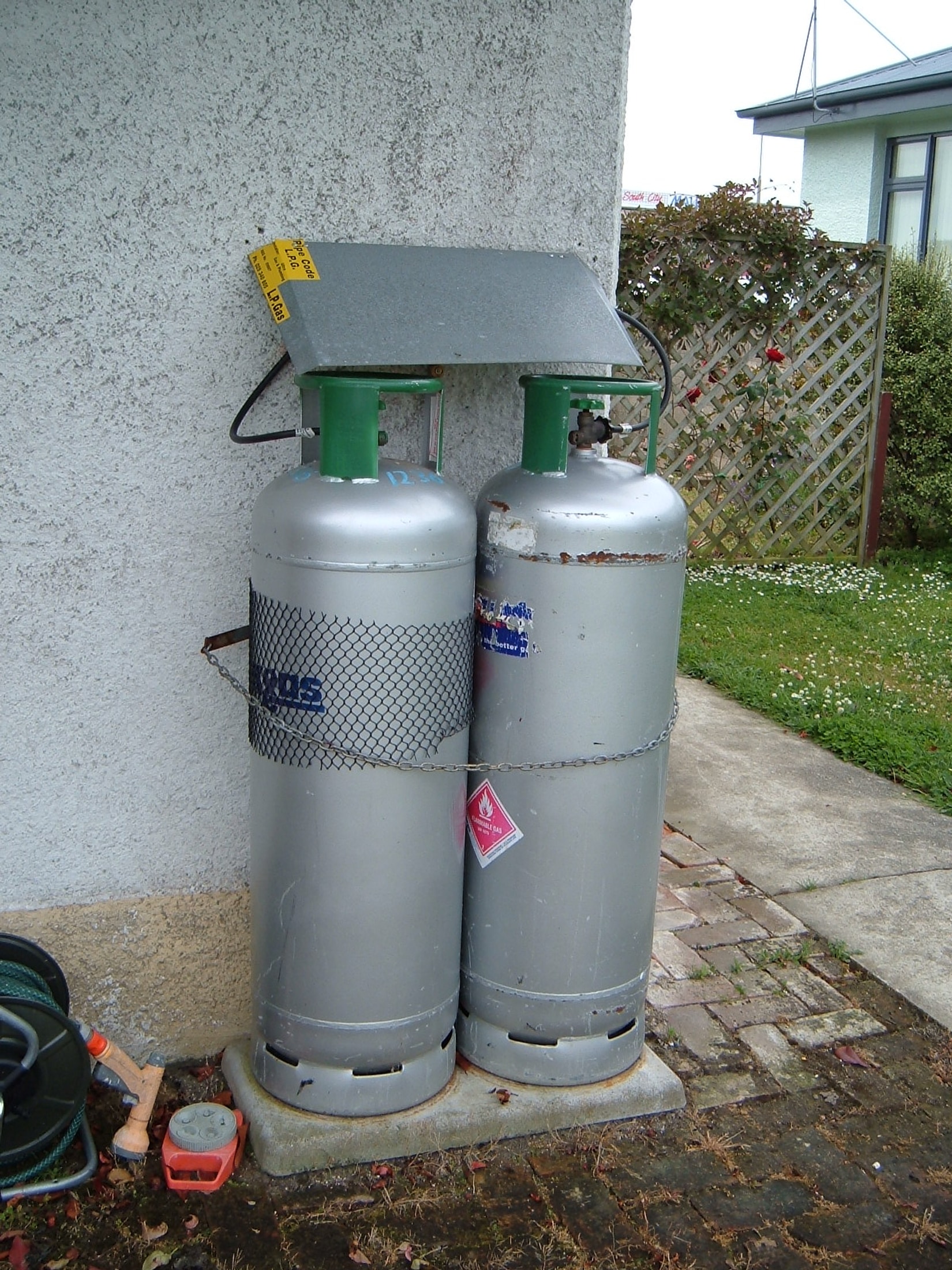 LPG cylinders sell for 400-500 taka above set price in Chougachha