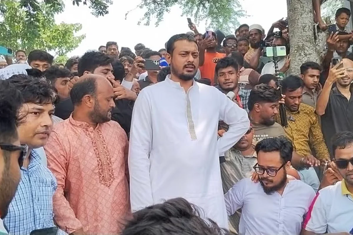 যশোরে পাটওয়ারীর দিকে ডিম নিক্ষেপ ও গাড়িবহরে হামলার অভিযোগ এনসিপির