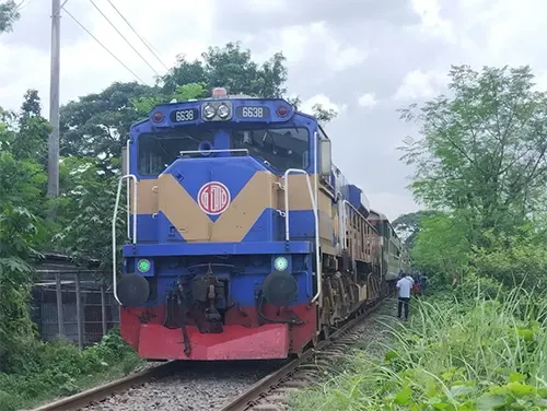 ৮ ঘণ্টা পর স্বাভাবিক রাজশাহীর সঙ্গে সারাদেশের রেল যোগাযোগ