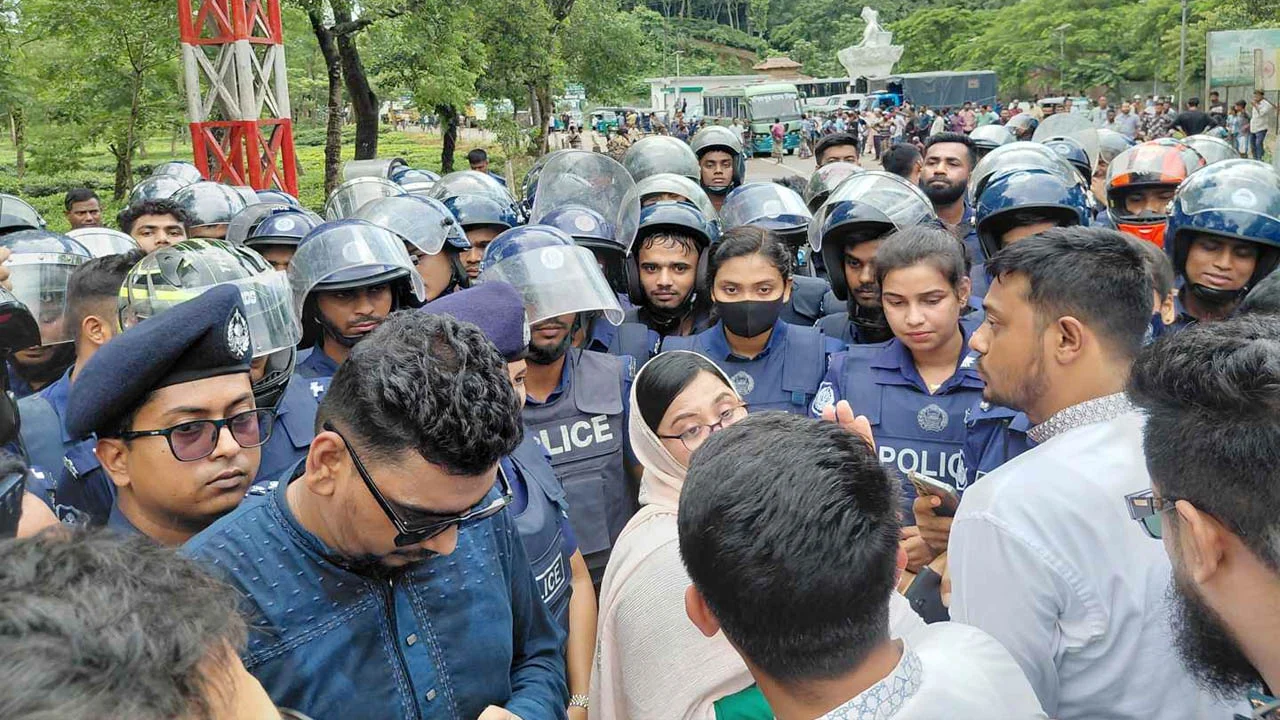 হবিগঞ্জে যাওয়ার পথে পুলিশি বাধার মুখে এনসিপি নেতারা