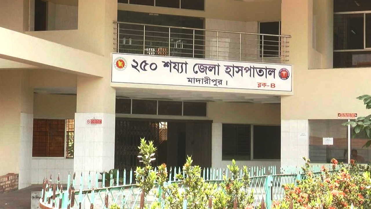 মাদারীপুরে সাপের কামড়ে গৃহবধূর মৃত্যু