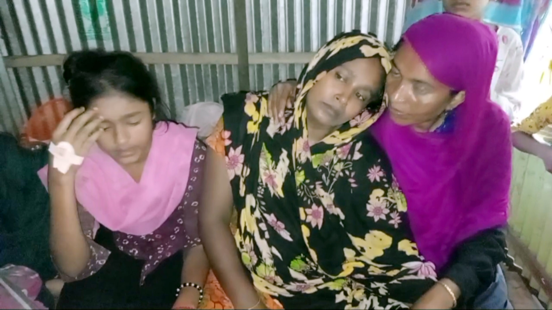 নড়াইলে ট্রাক নিয়ন্ত্রণ হারিয়ে বসতঘরে, বড়বোন নিহত, ছোটবোন আহত
