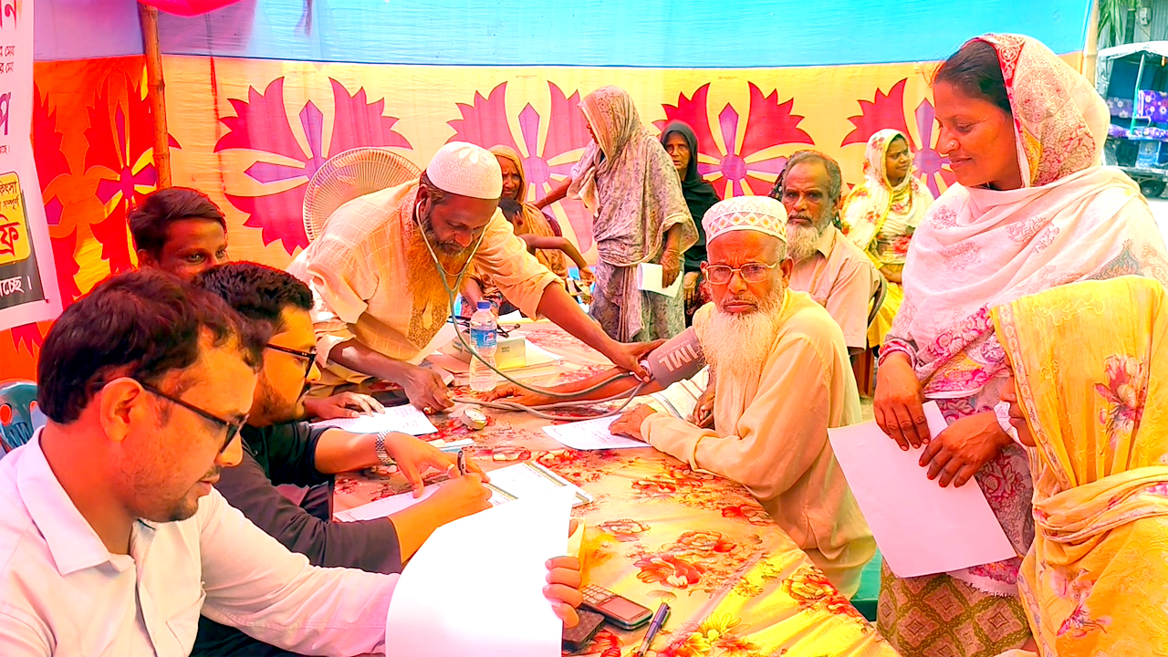 ভূঞাপুরে ফ্রি মেডিক্যাল ক্যাম্পে চিকিৎসাসেবা পেল দেড় শতাধিক রোগী